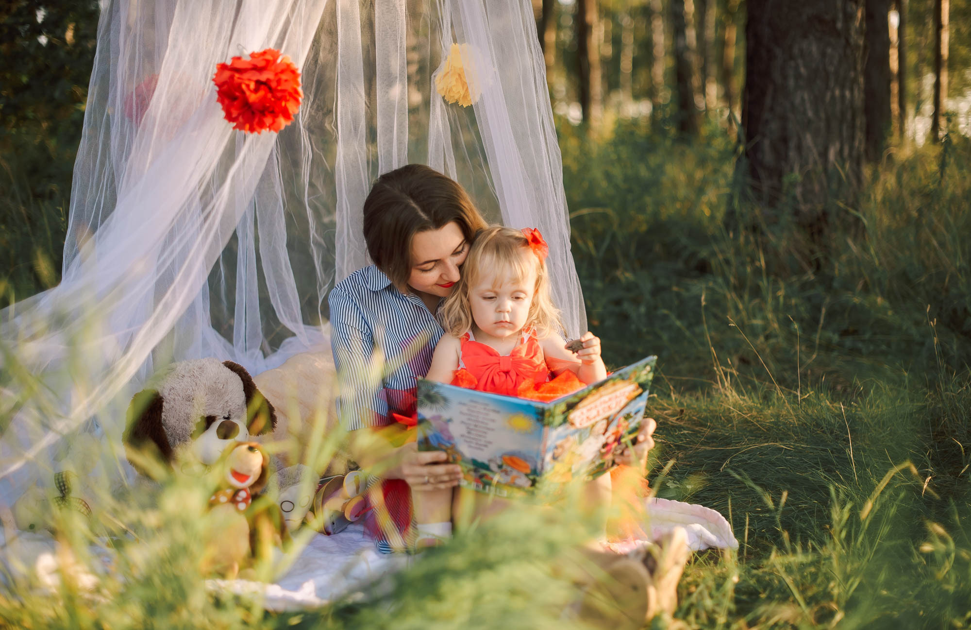 Семейная фотосессия милой пары с ребенком. Свадебный и семейный фотограф Ирина Чернова