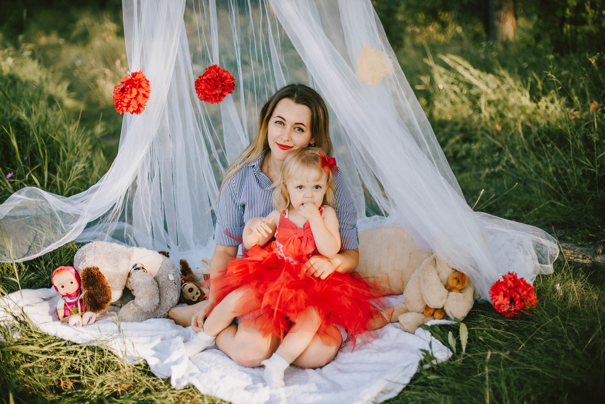 Семейная фотосессия милой пары с ребенком. Свадебный и семейный фотограф Ирина Чернова
