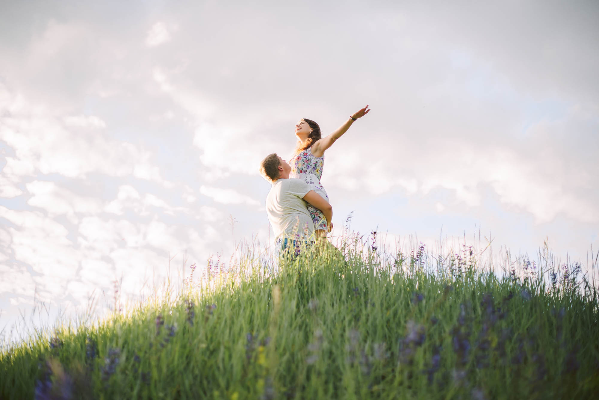 Love-story фотосессия в люпинах. Свадебный и семейный фотограф Ирина Чернова