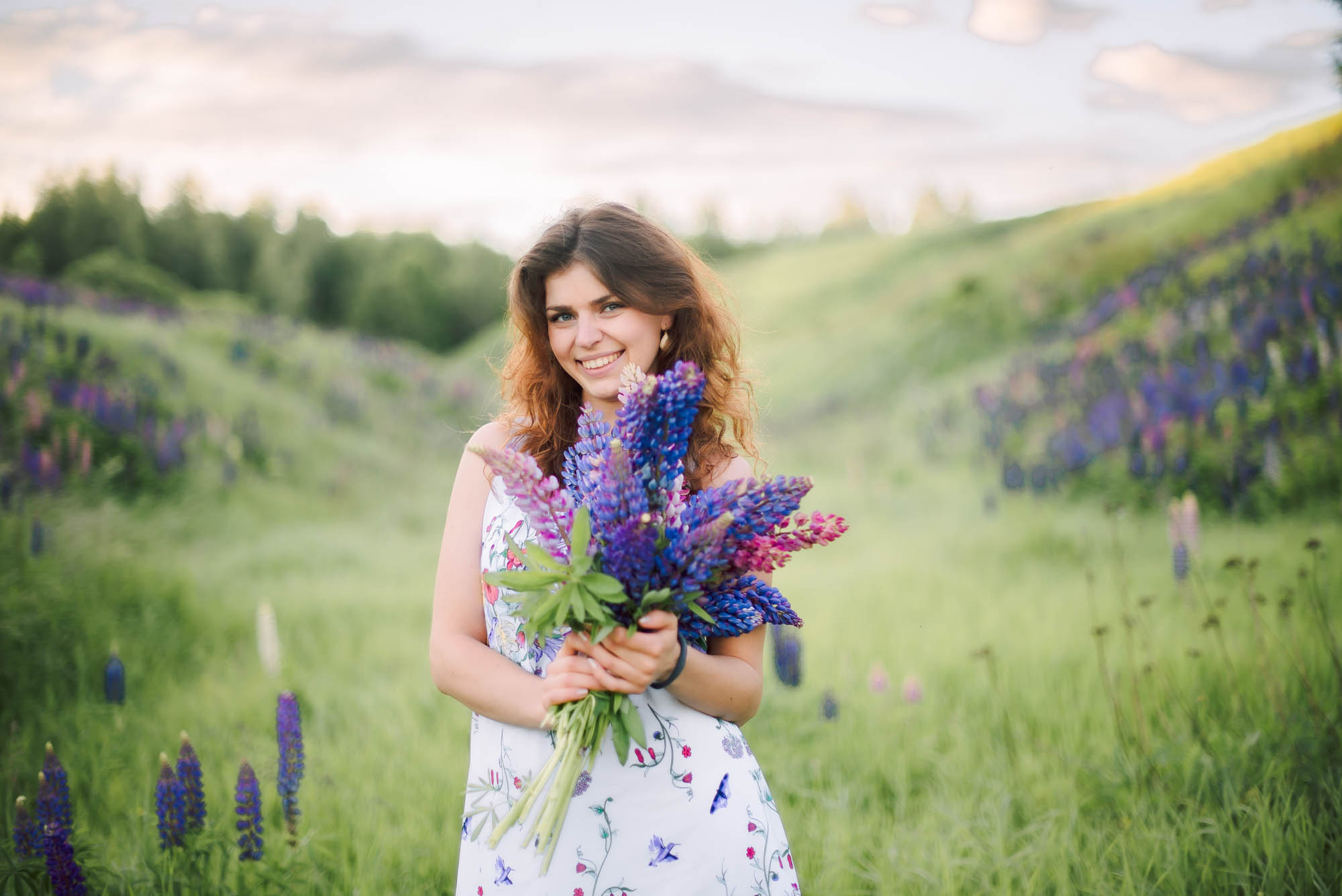 Love-story фотосессия в люпинах. Свадебный и семейный фотограф Ирина Чернова