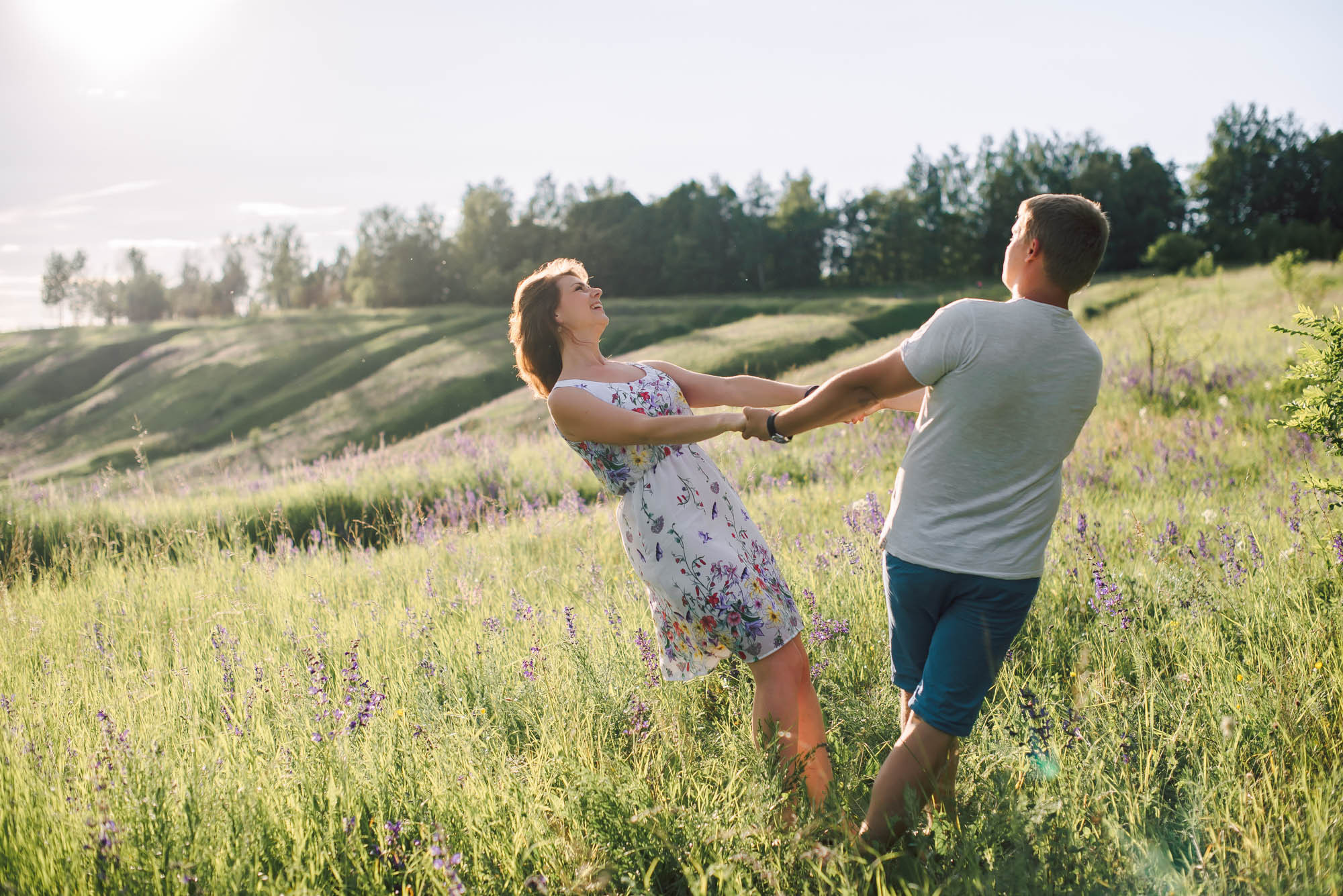 Love-story фотосессия в люпинах. Свадебный и семейный фотограф Ирина Чернова