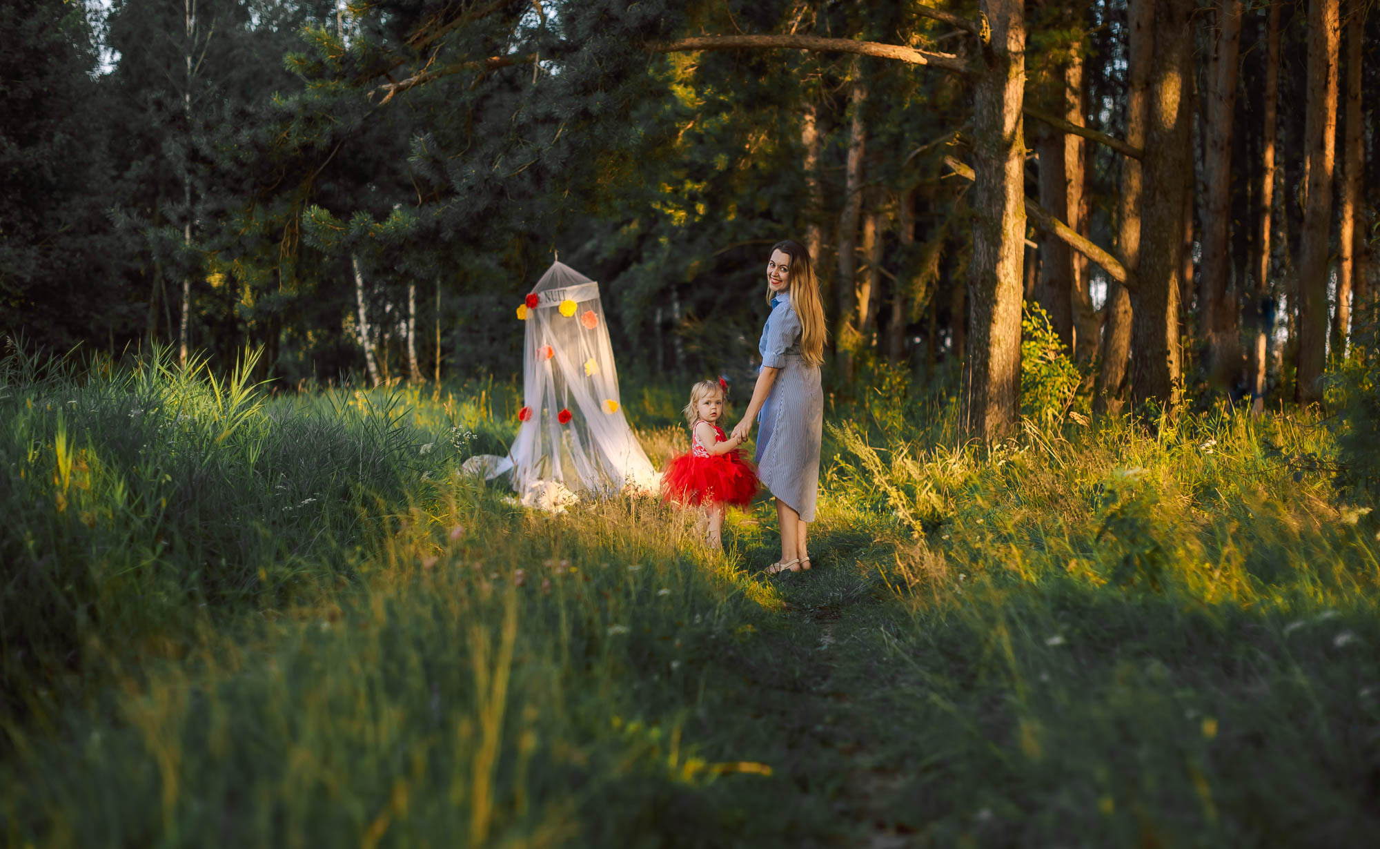 Семейная фотосессия милой пары с ребенком. Свадебный и семейный фотограф Ирина Чернова
