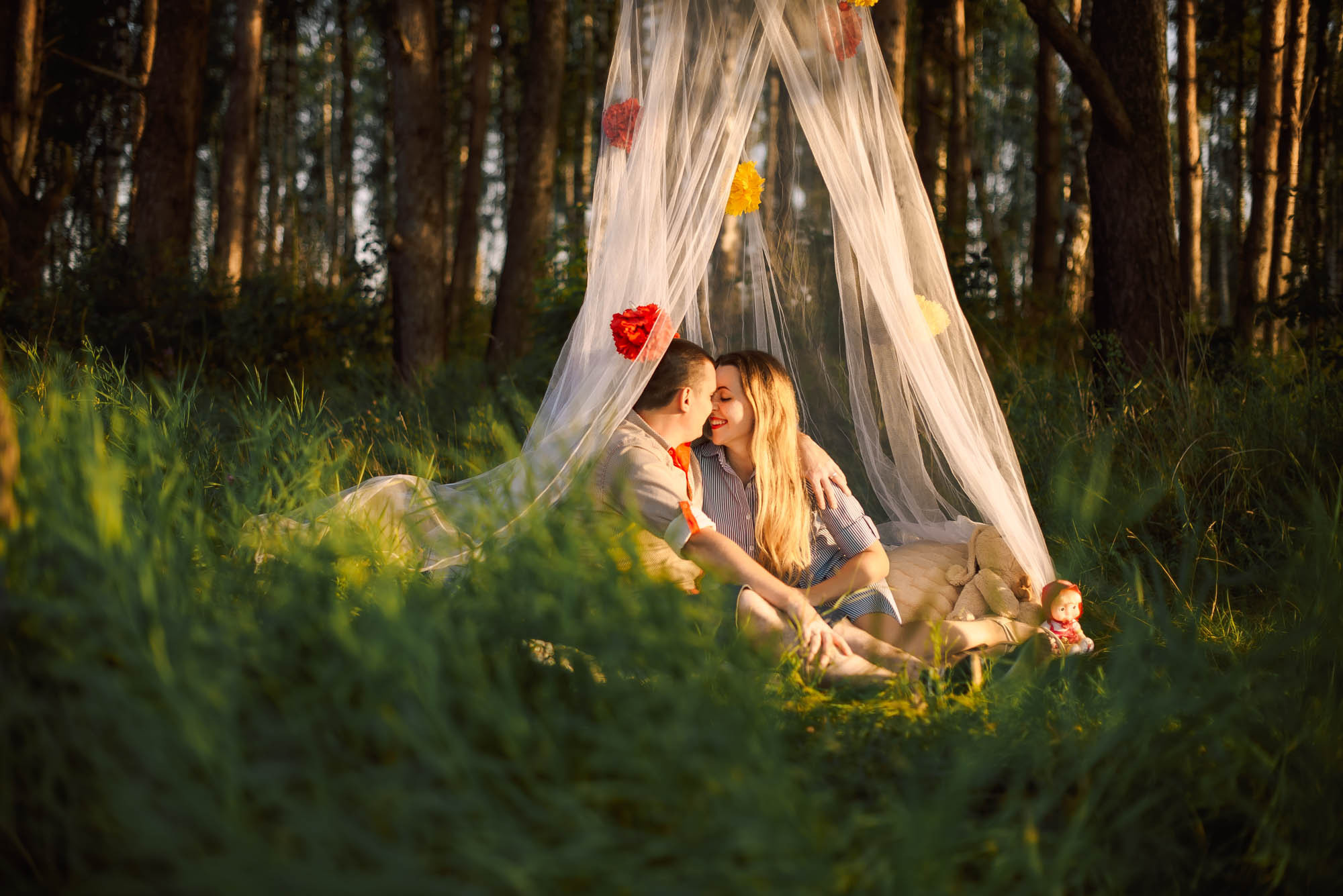 Семейная фотосессия милой пары с ребенком. Свадебный и семейный фотограф Ирина Чернова