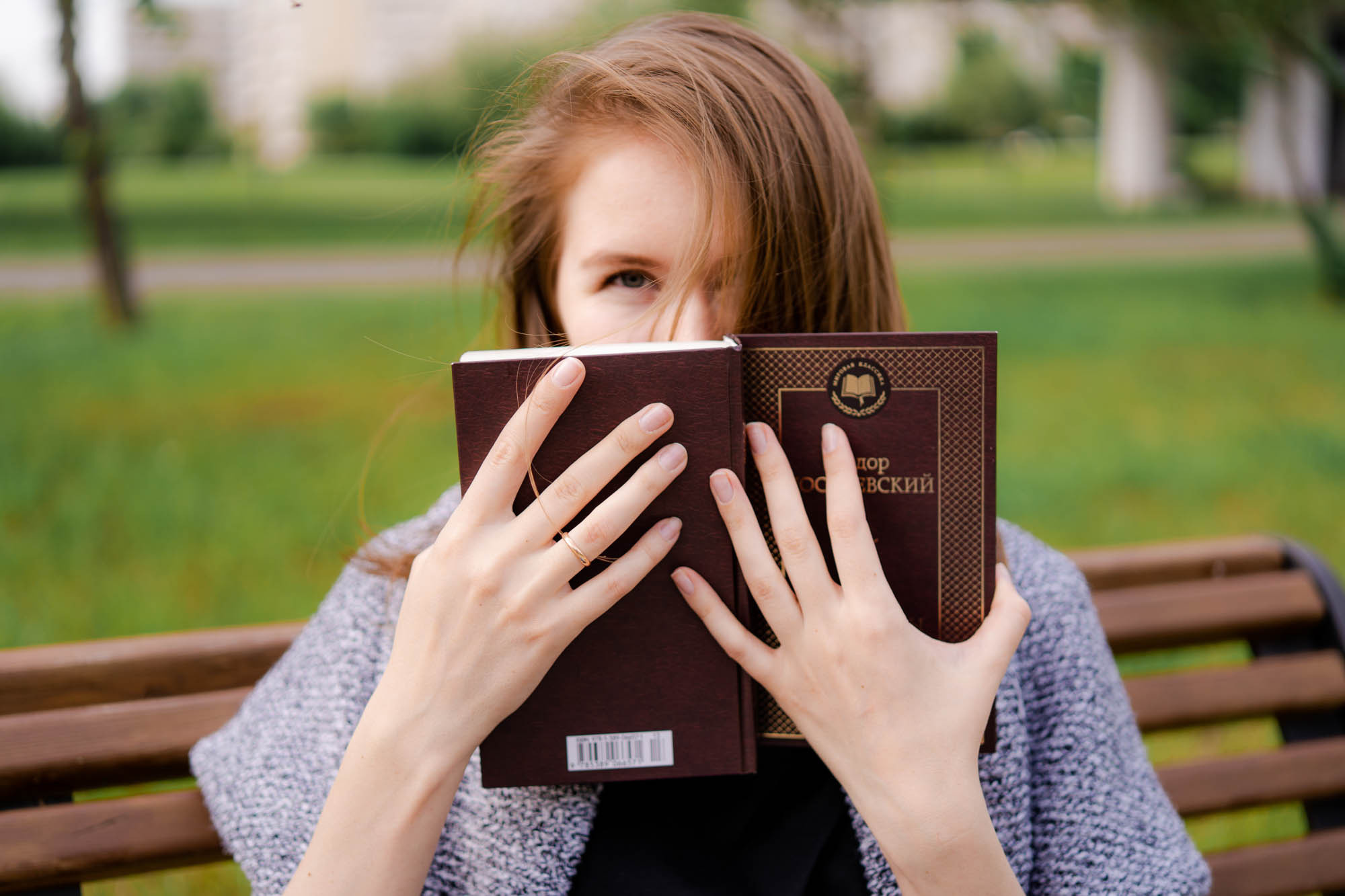 Портретная фотосессия в сирени. Свадебный и семейный фотограф Ирина Чернова