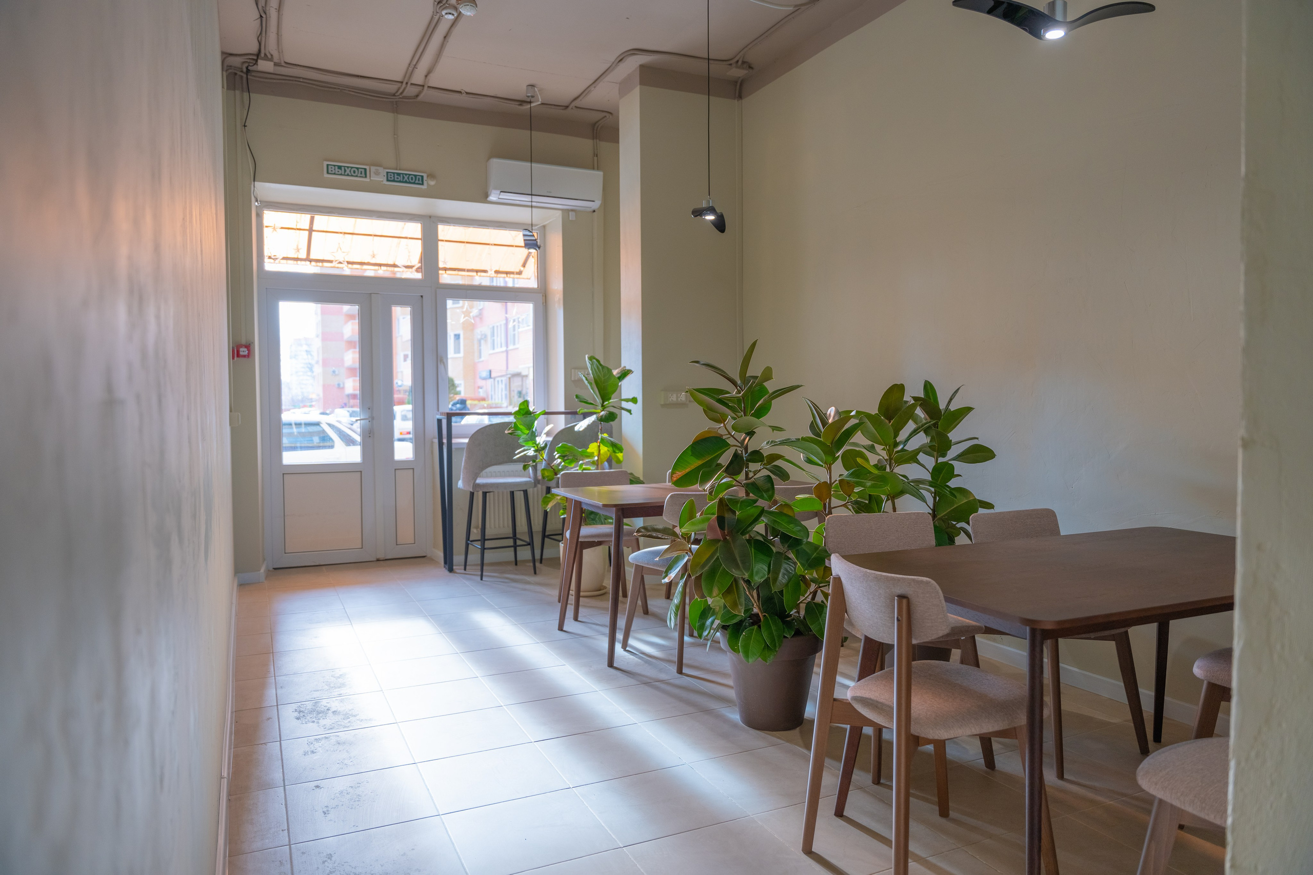 Интерьерная фотосъемка кофейни Love and Coffee — уютное место в Краснодаре Профессиональная фотосъемка интерьера кофейни в Краснодаре — Love. Шедевры для Вас! Фотограф и Видеограф в Краснодаре Пахиев Руслан