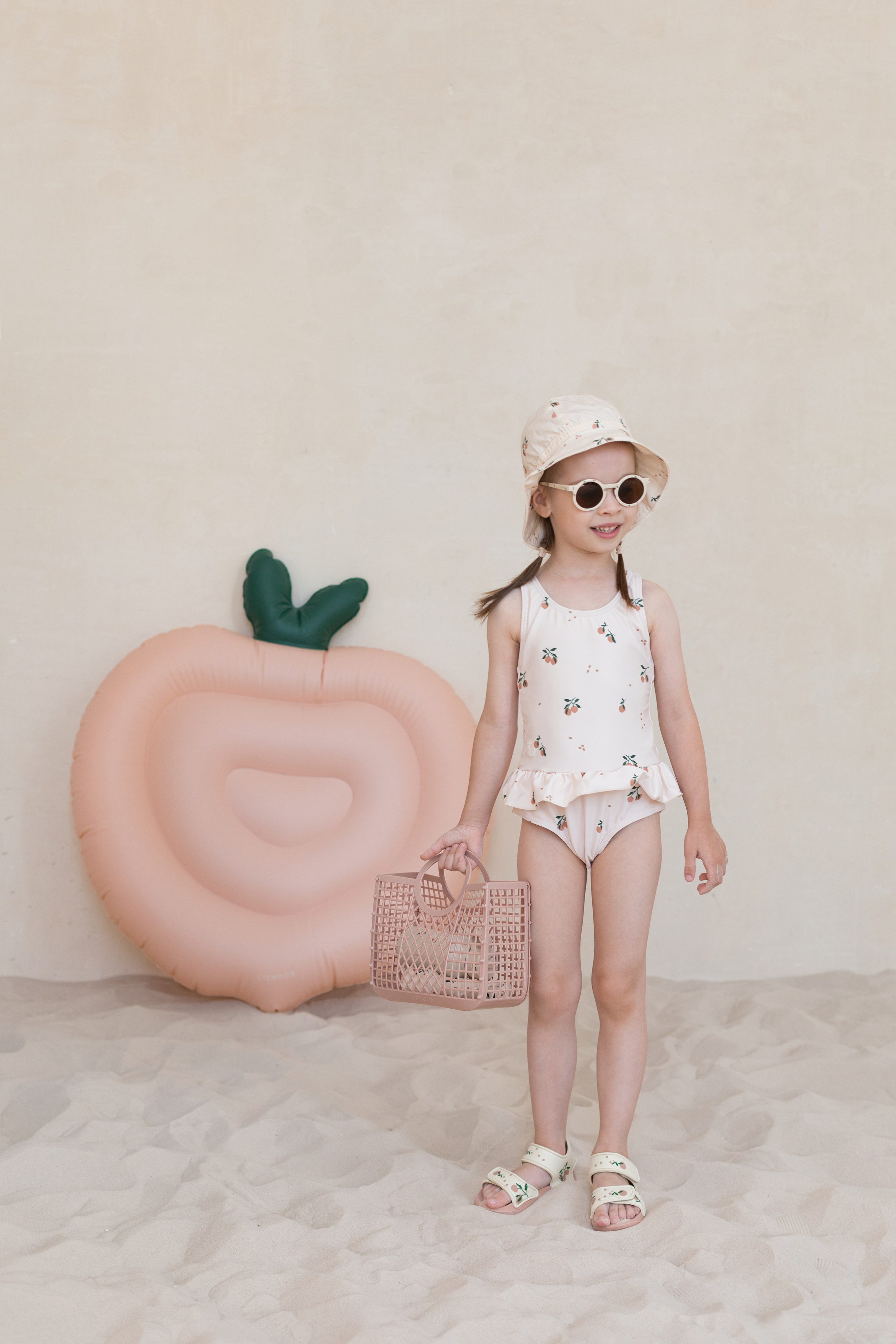 Фотосессия в песке для детского бренда. Детский и контент фотограф Надя Волкова Санкт-Петербург