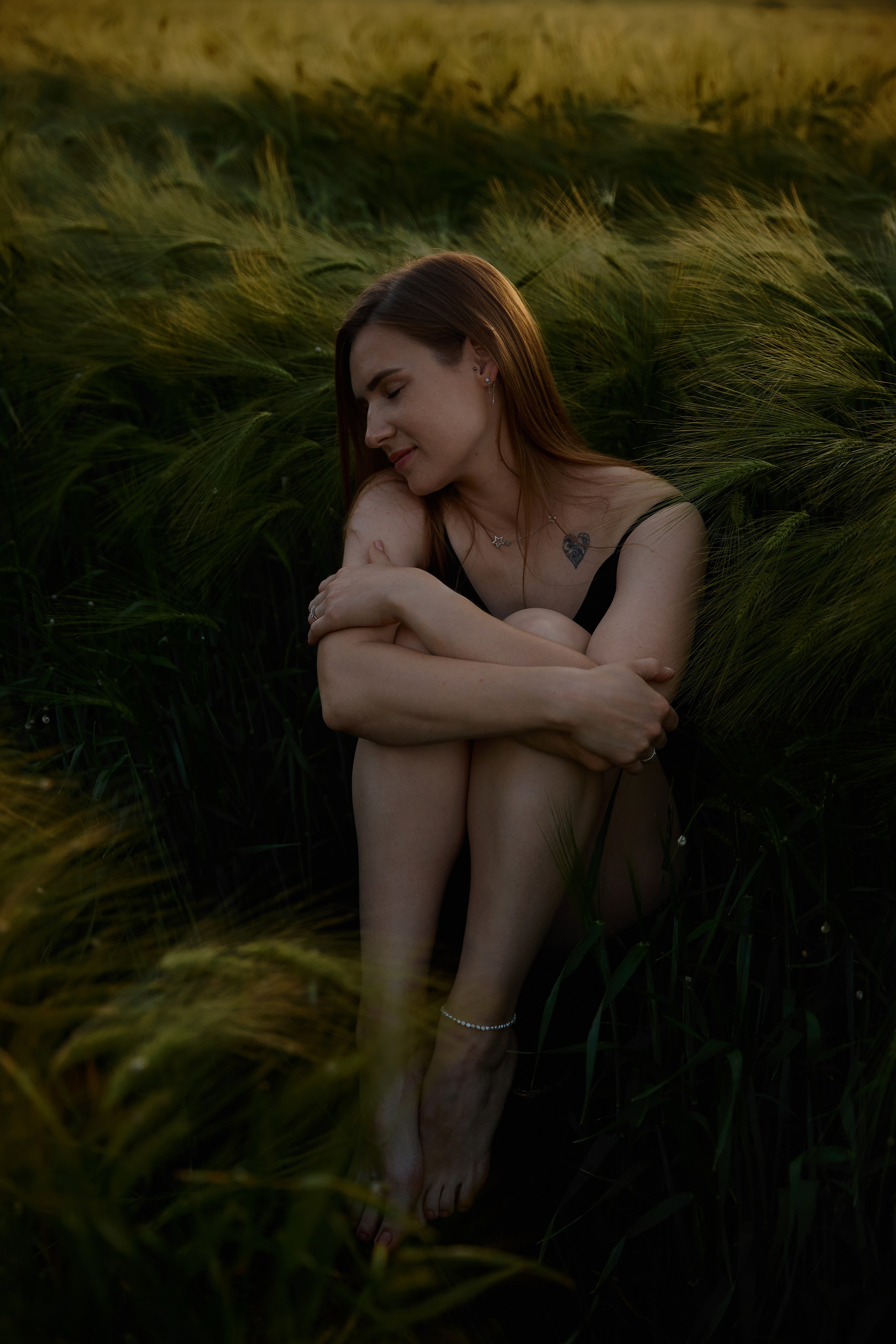 Индивидуальная фотосессия в ржаном поле летом