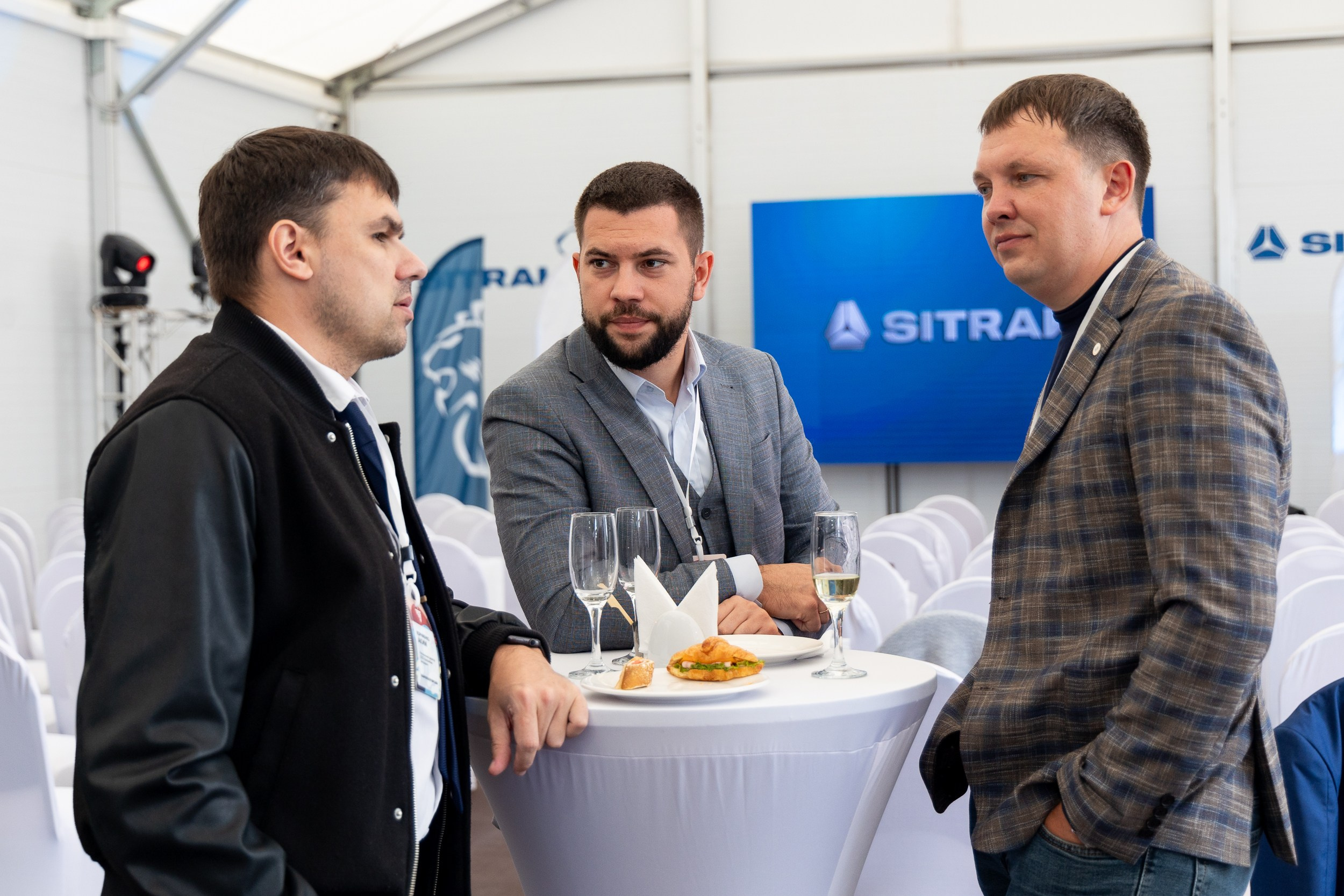 Открытие учебного центра «SITRAK». Репортажный и студийный фотограф во Владивостоке Дударева Софья