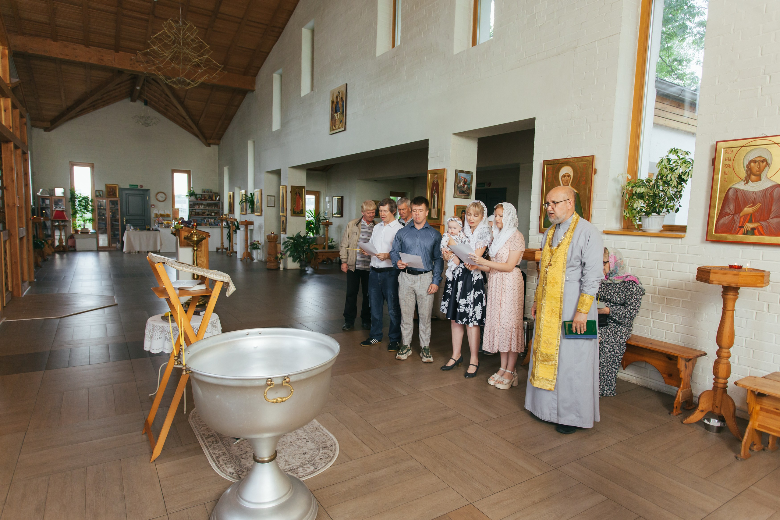 Крещение храм Сошествия святого Духа, г. Колпино. Фотограф на крещение в Санкт Петербурге