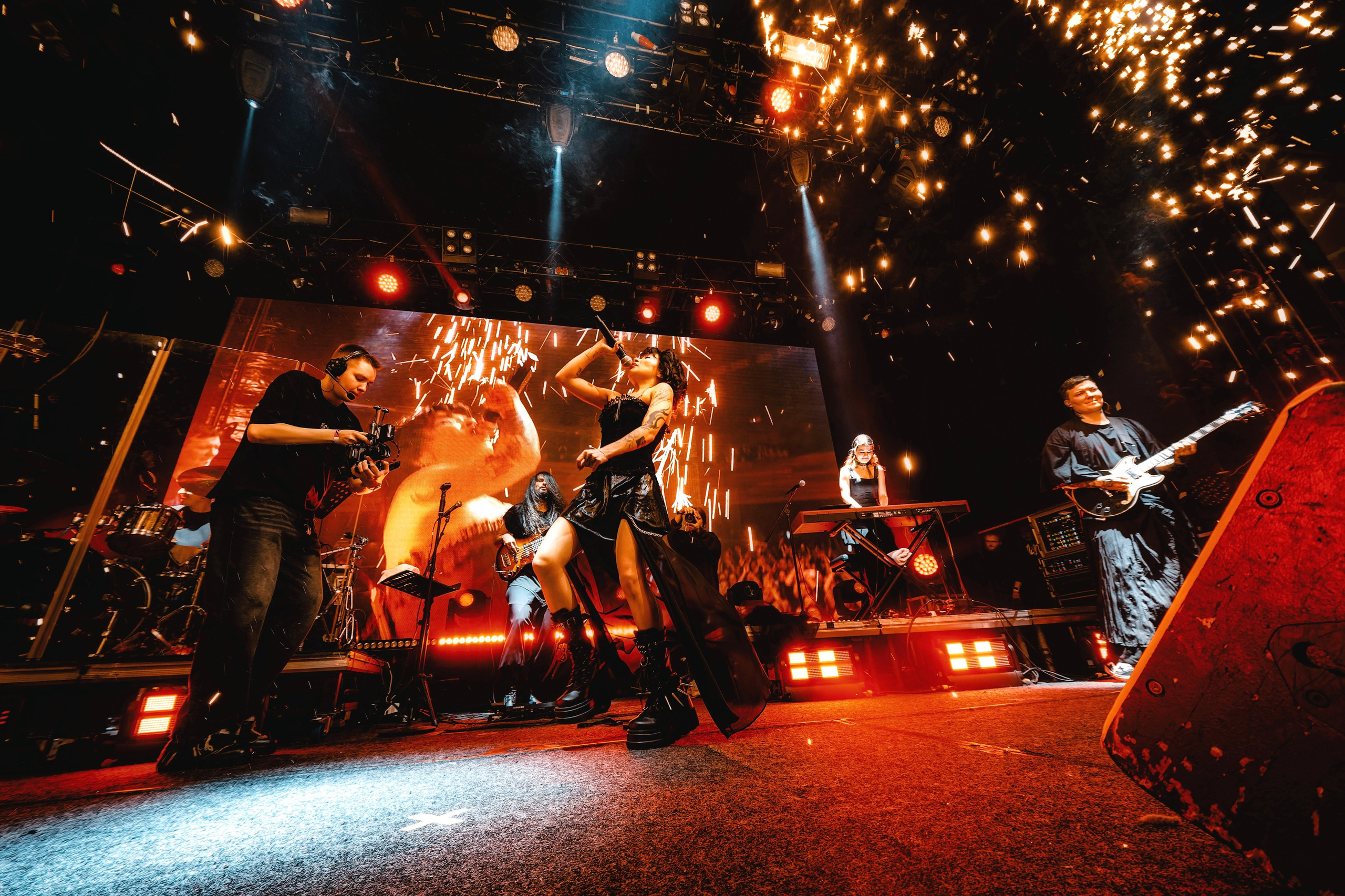 Green Apelsin в клубе Base 3.05.2024. Репортажный фотограф и видеограф в Москве