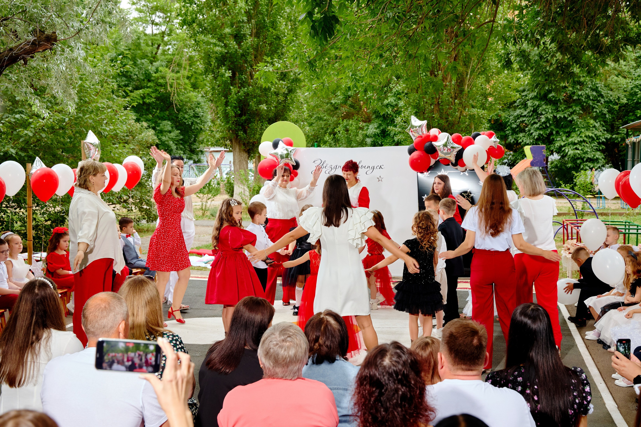 Выпускной 45 сад. Фотограф Выпускные альбомы Таганрог Сергей Коробченко