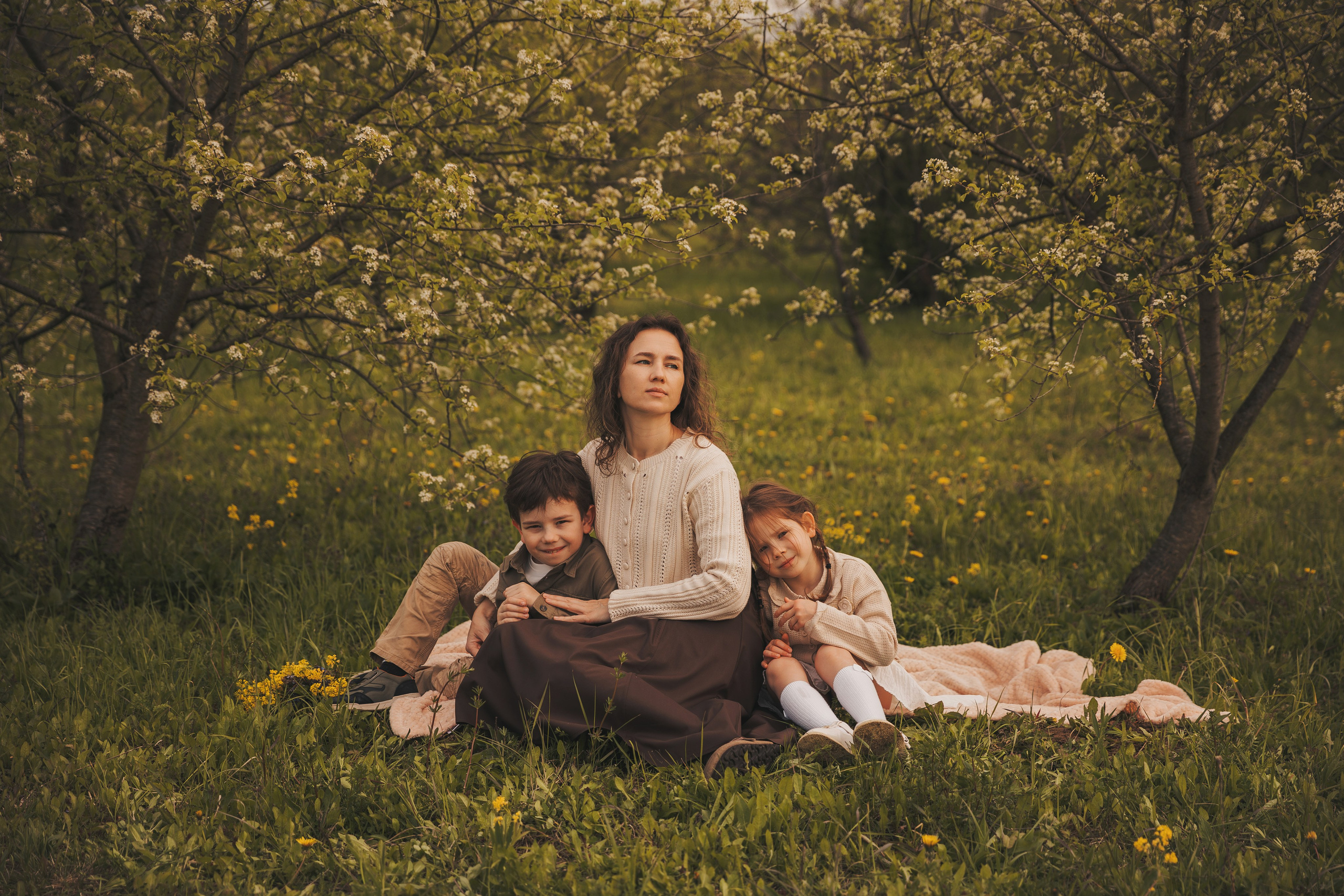 Фотосессия мамы с детьми в парке. Семейный и женский фотограф в Москве Надежда Воробьева