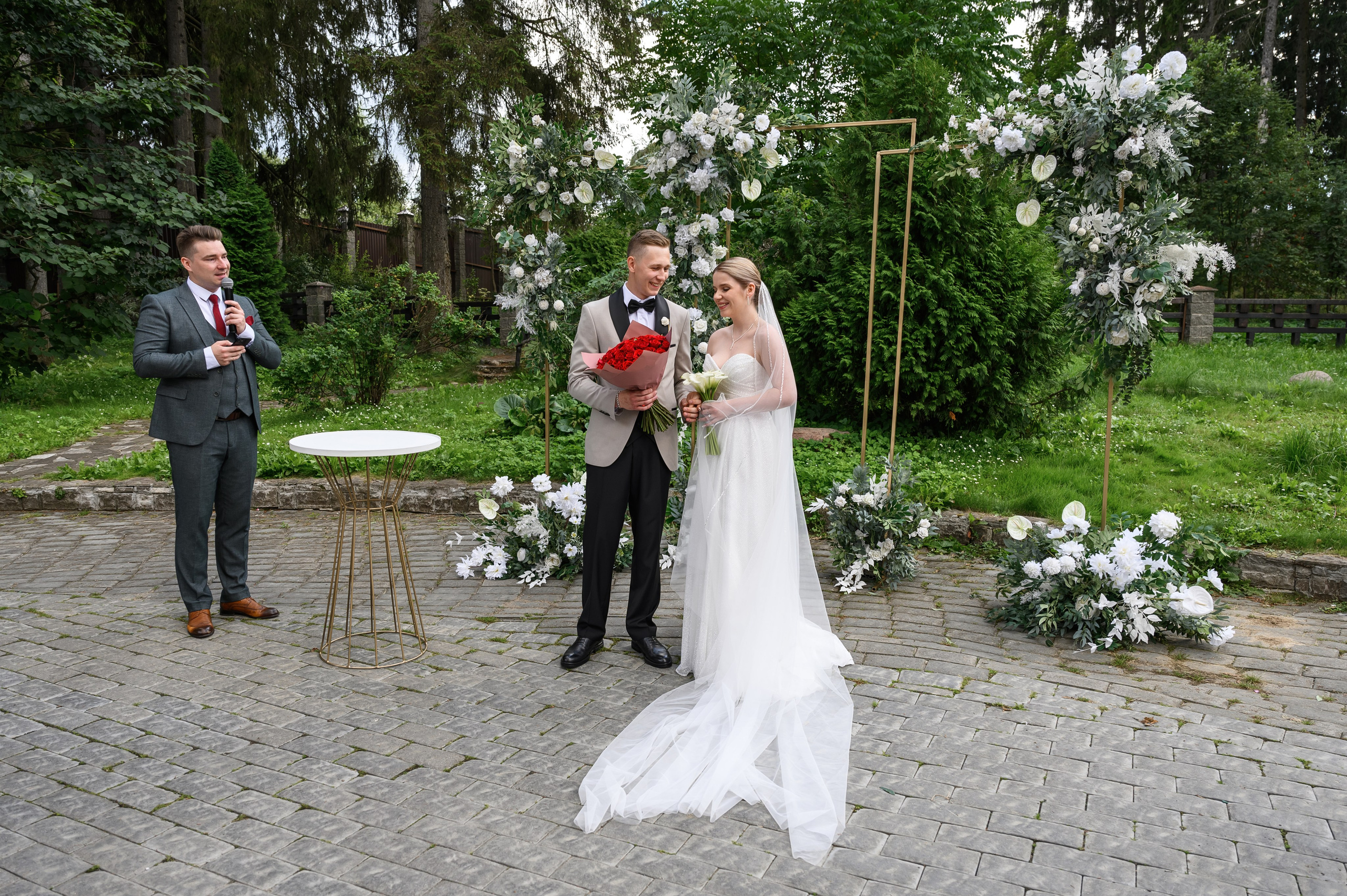 Свадебная фотосессия Банкетный зал Замок Монсоро. Свадебный фотограф Москва Юрий Кульман