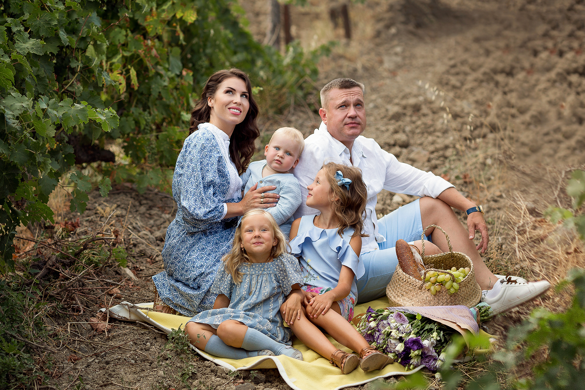 Семейная фотосессия в виноградниках Ялты, Крым. Семейный фотограф в Москве Марина Петра