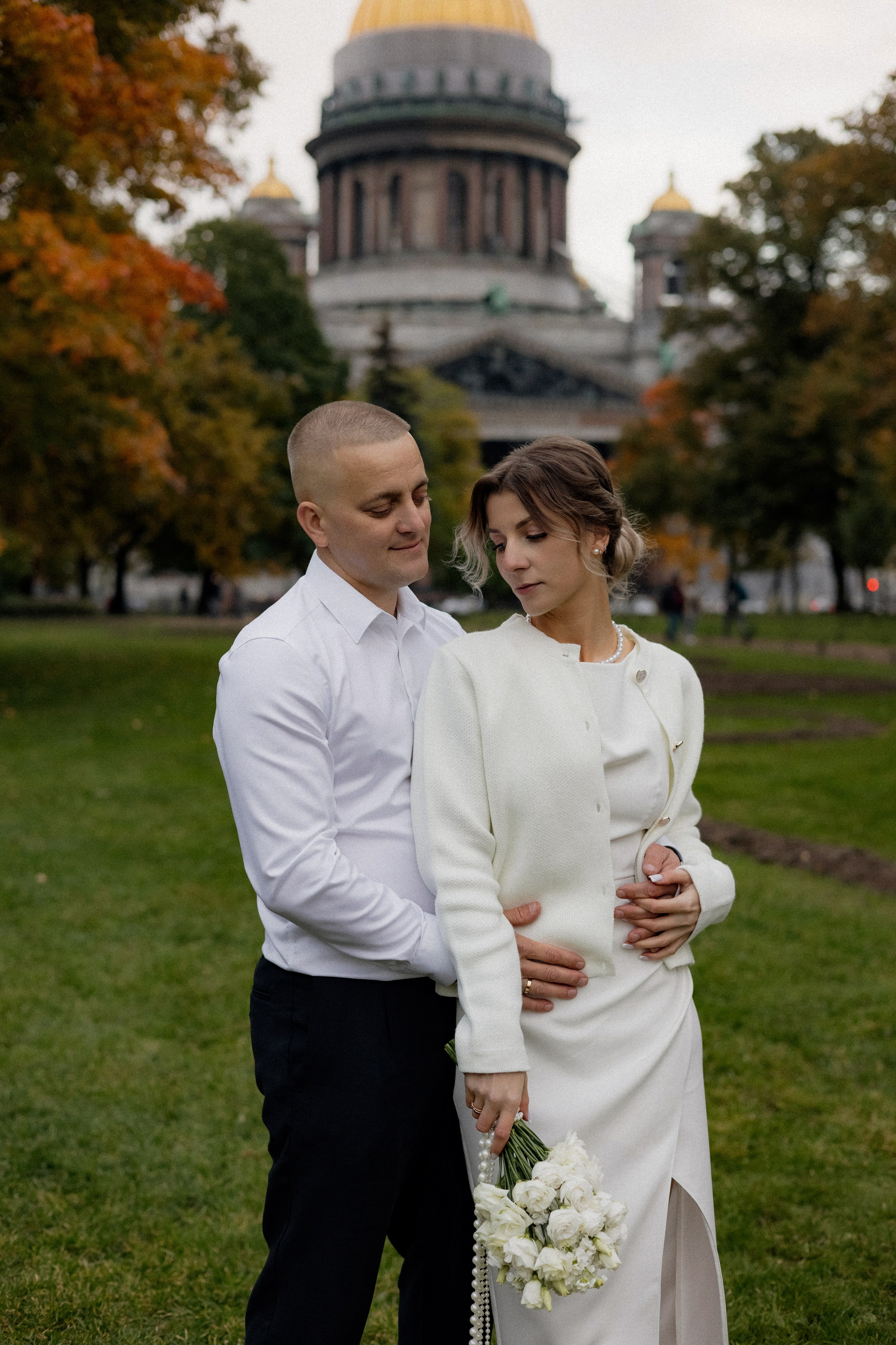 Свадебная прогулка у Исаакия. Свадебный фотограф в Санкт-Петербурге Ксения Кобышева