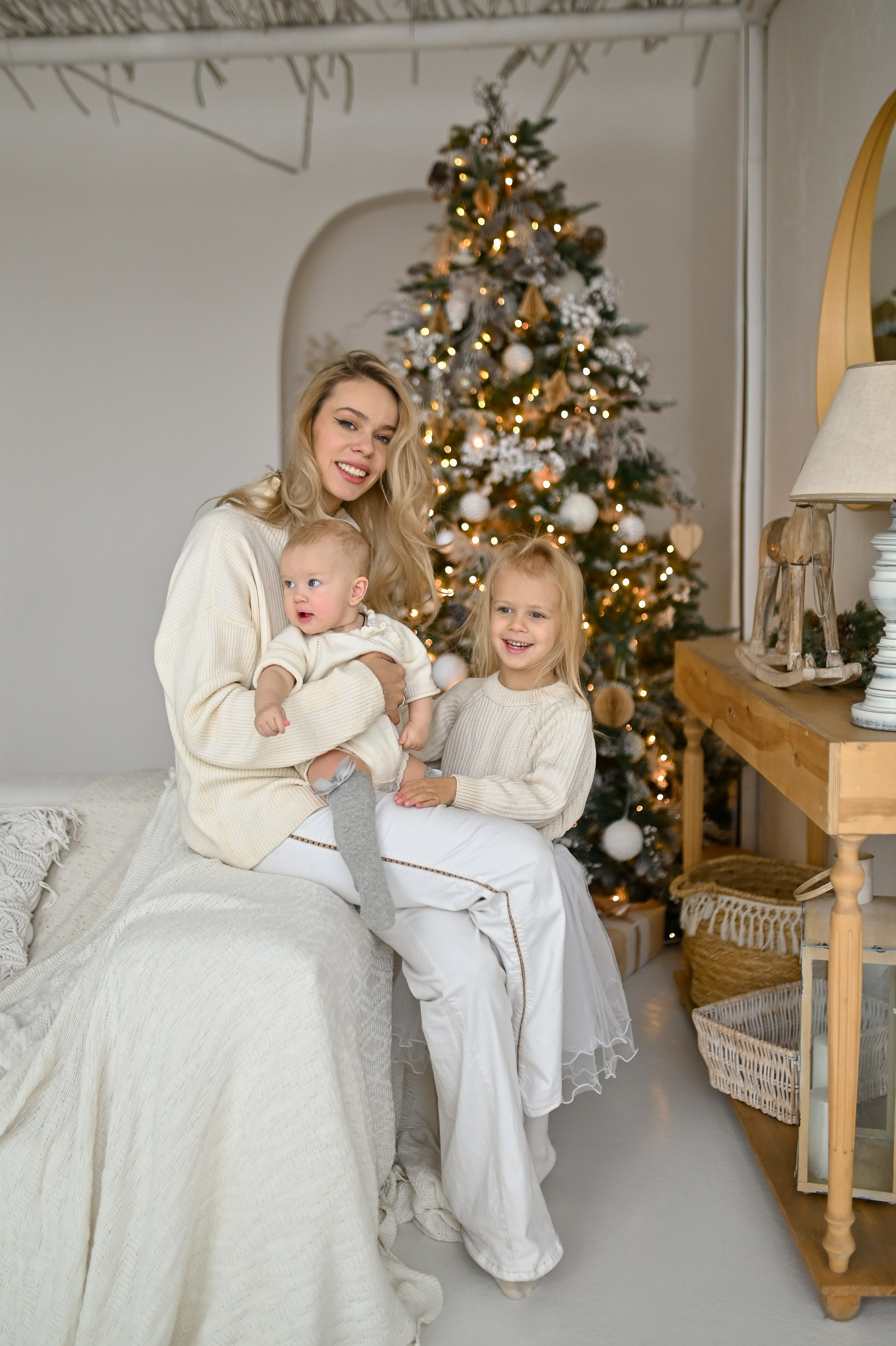 Семейная фотосессия в зале Убуд фотостудия Мимика. Semerlina.ru