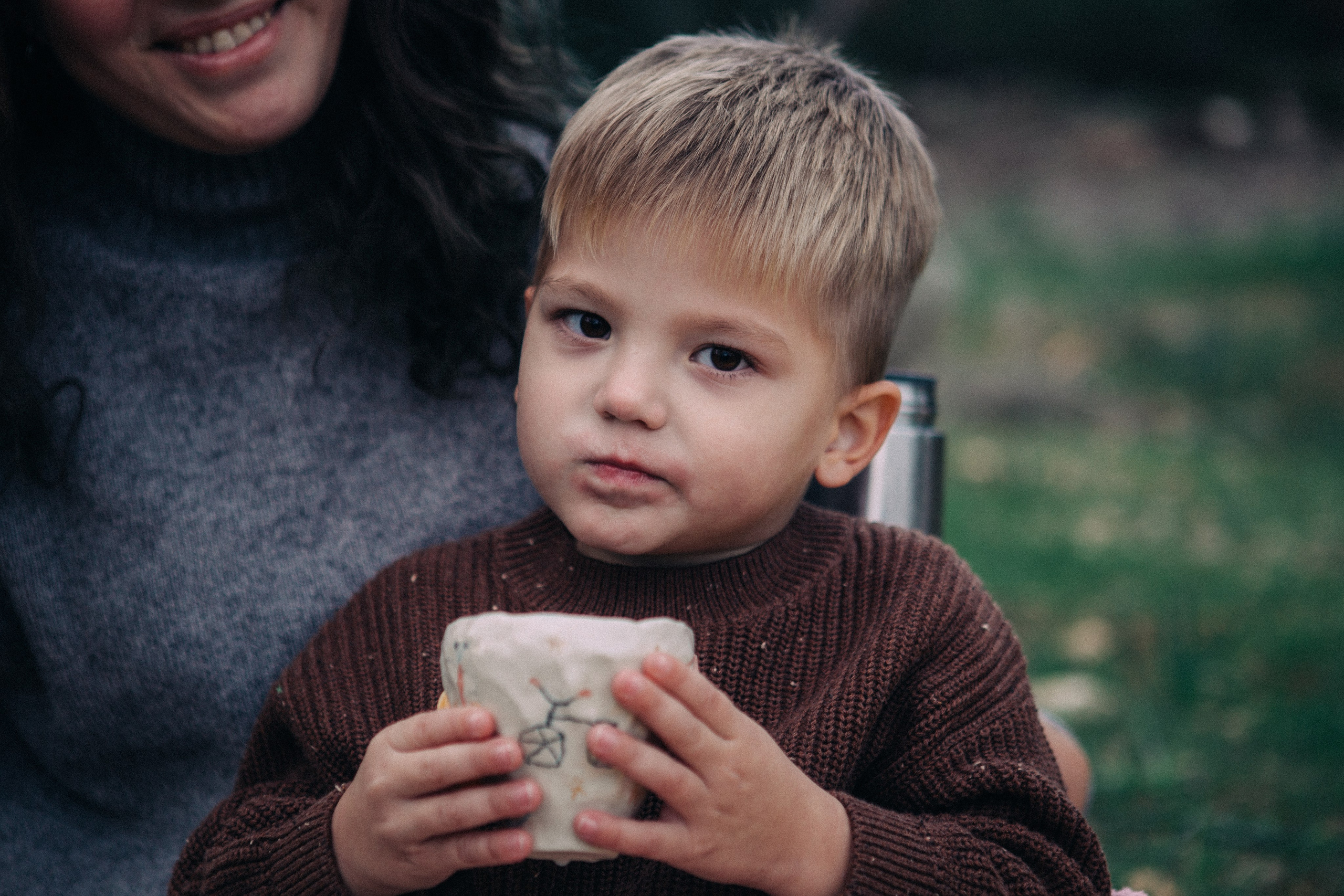 Nastya & Mr. Racoon. Portrait, family and pet photographer in Cyprus, Ksenia Bourdelle