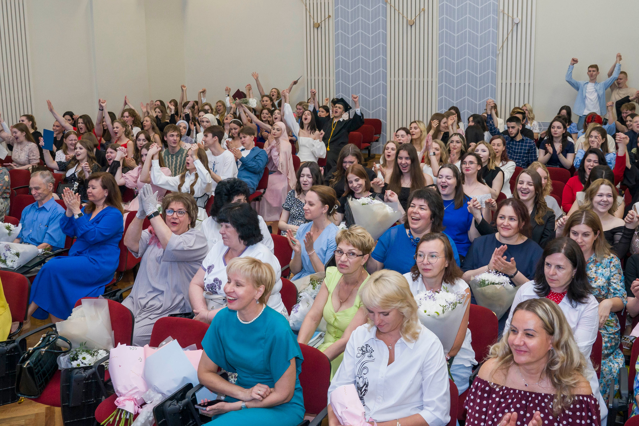 Выпускной в медколледже. Фотограф в Санкт-Петербурге. Репортажная и все съёмки для бизнеса
