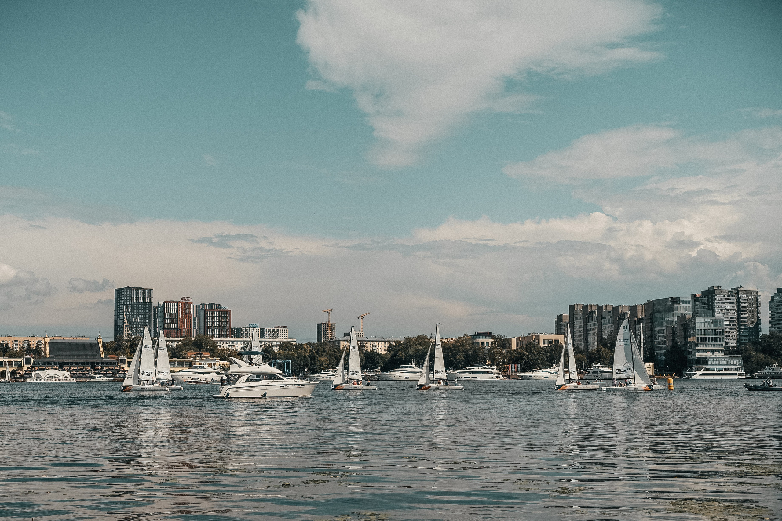 Речная прохлада и солнечные улыбки. Главная