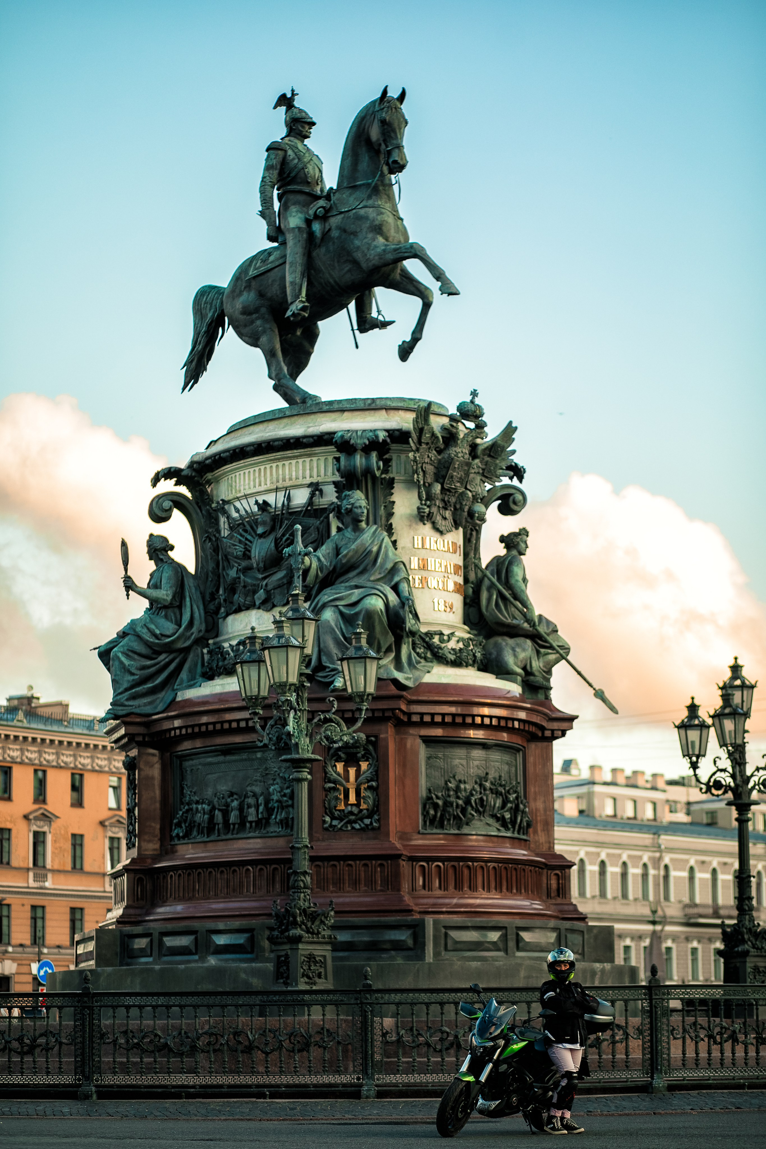 Фотосессия на мотоцикле для девушки. Семейный и свадебный фотограф в Санкт-Петербурге Таша Семёнова