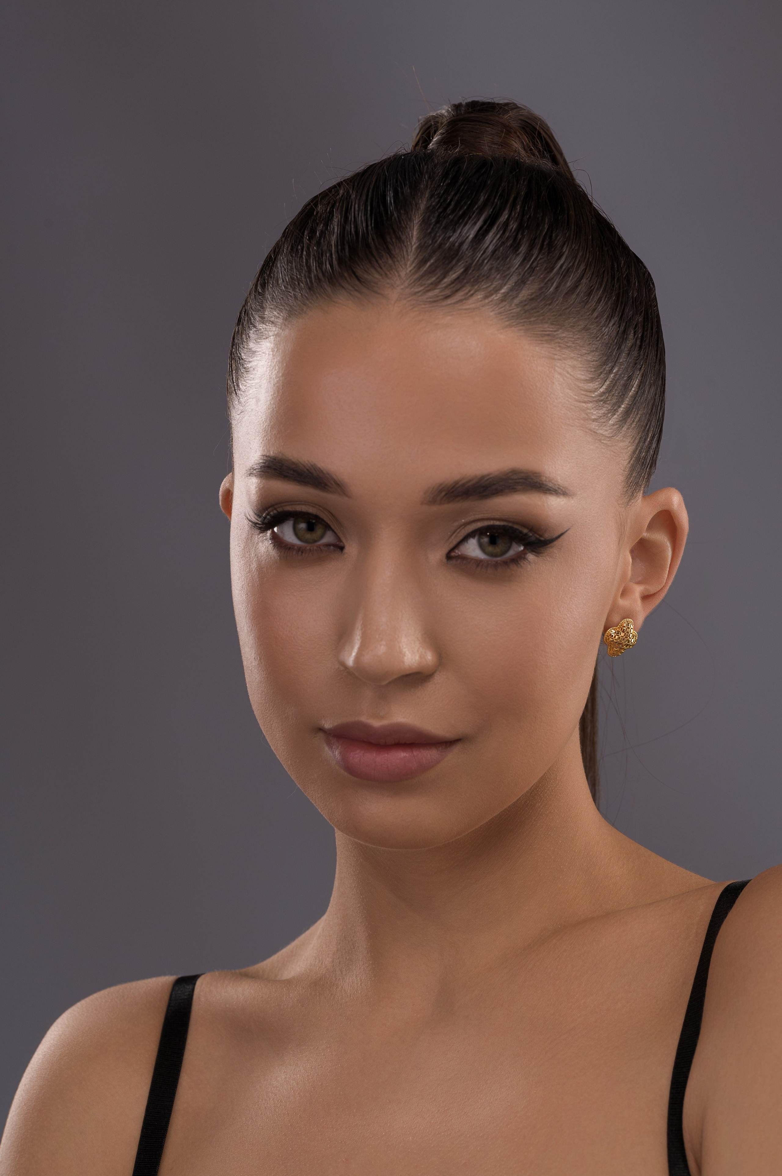 МОДЕЛЬ РАДМИЛЛА. Студия рекламной и предметной съемки товаров WELKO Studio