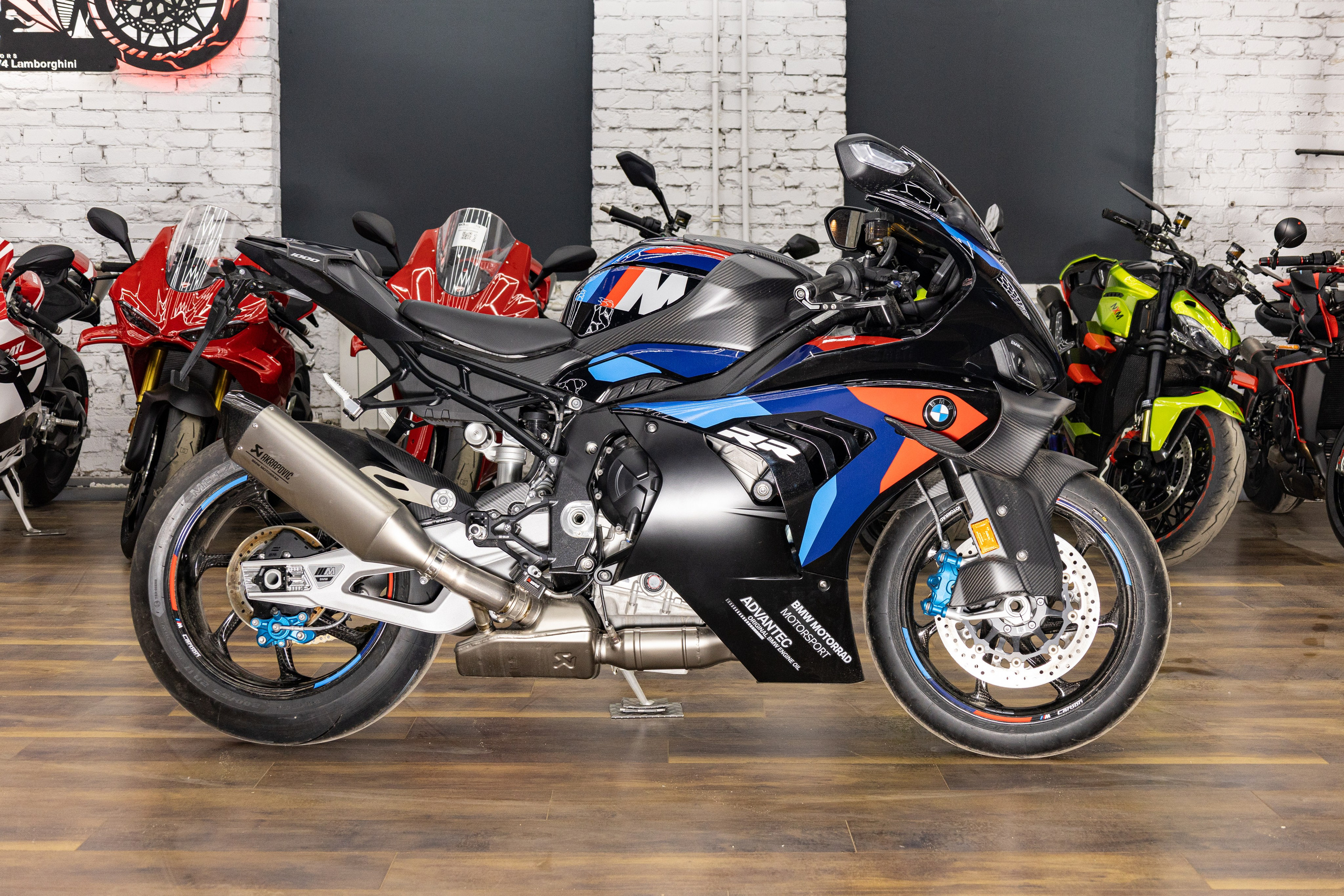 Фотосессия с мотоциклами и автомобилями. Предметный фотограф в Москве и Московской области