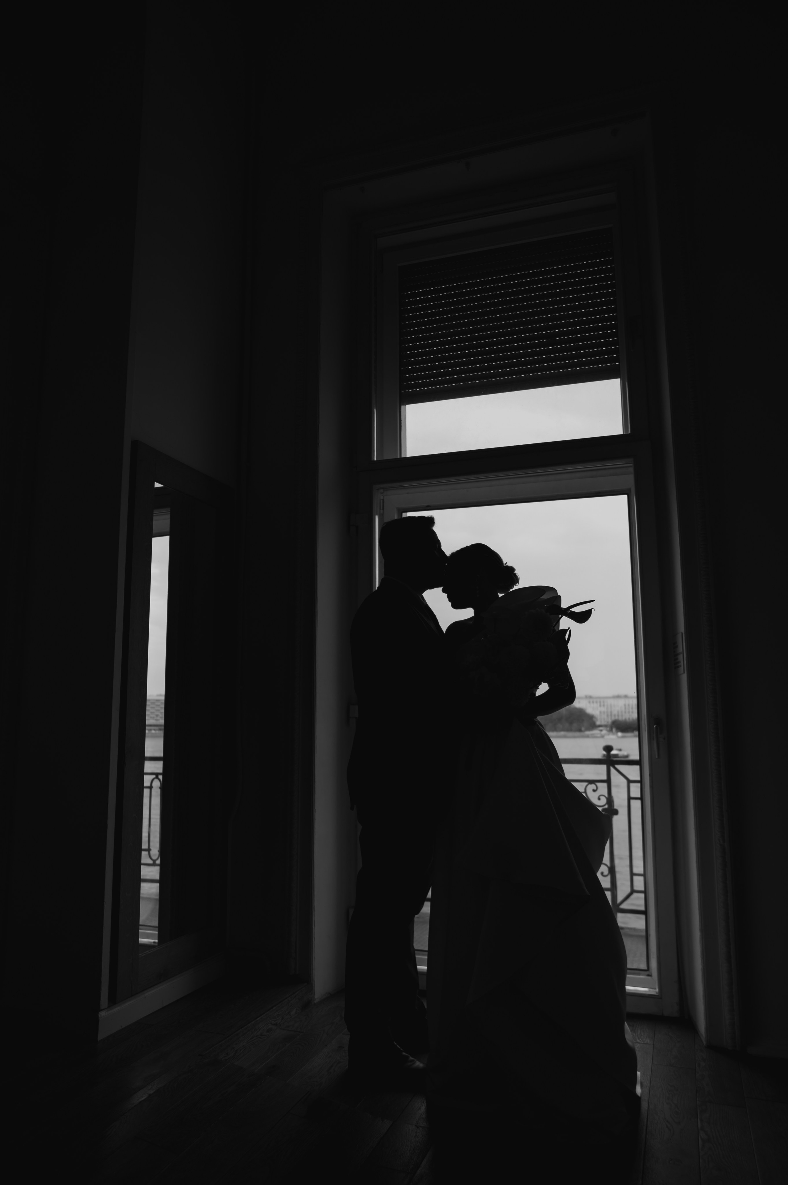 Свадебная фотосессия в фотостудии с видом на Петербург. Портретный и репортажный фотограф в Санкт-Петербурге | Валерия Кайряк