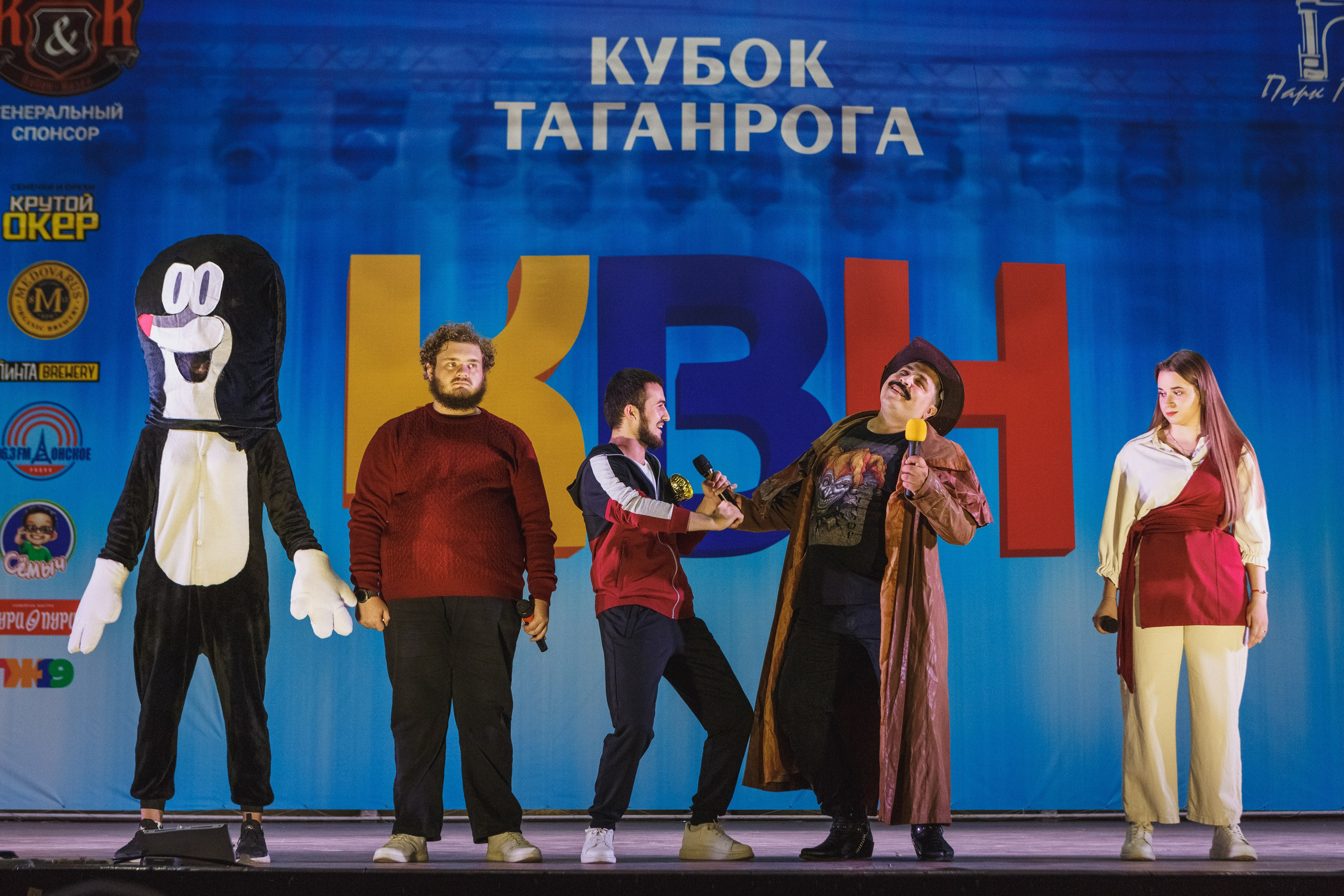 Шутки с уголка: Весёлый день с КВН в Парке Горького Таганрога. Свадебный и семейный фотограф в Таганроге Бакарюк Антон