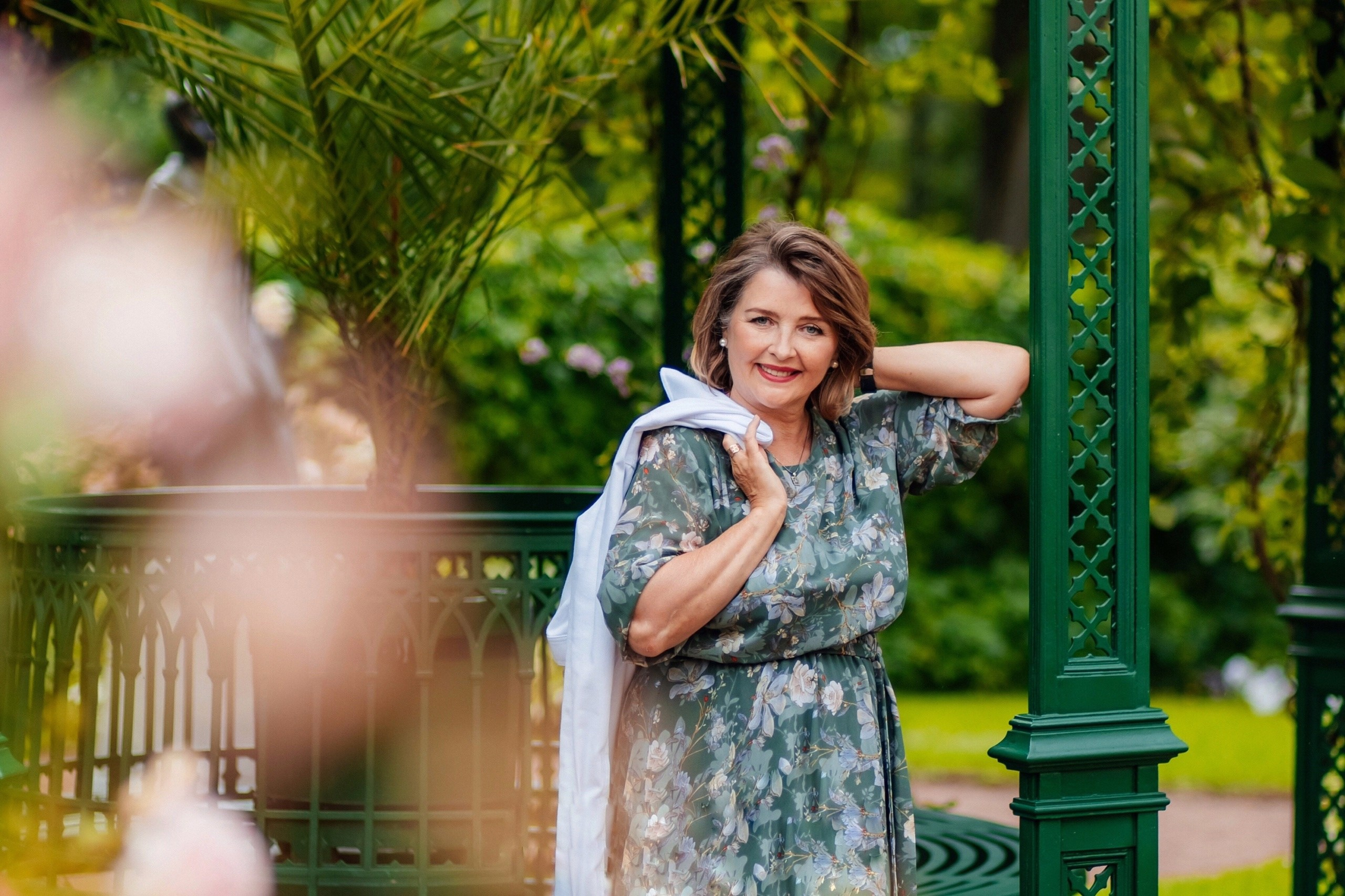 Летняя фотосессия в парке в Петергофе