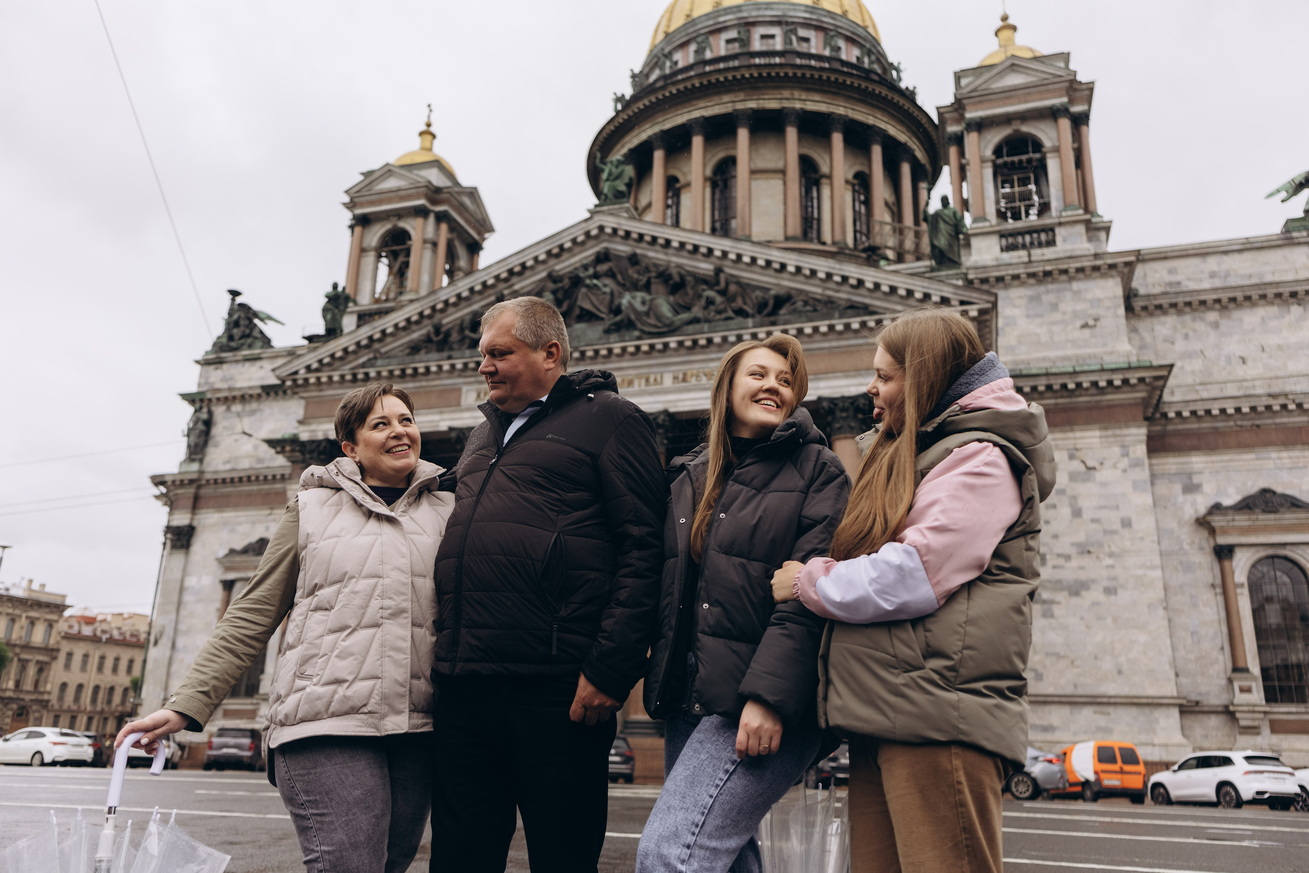 Семейная прогулка на Исаакиевском соборе. Семейный и свадебный фотограф в Санкт-Петербурге Екатерина Васильева