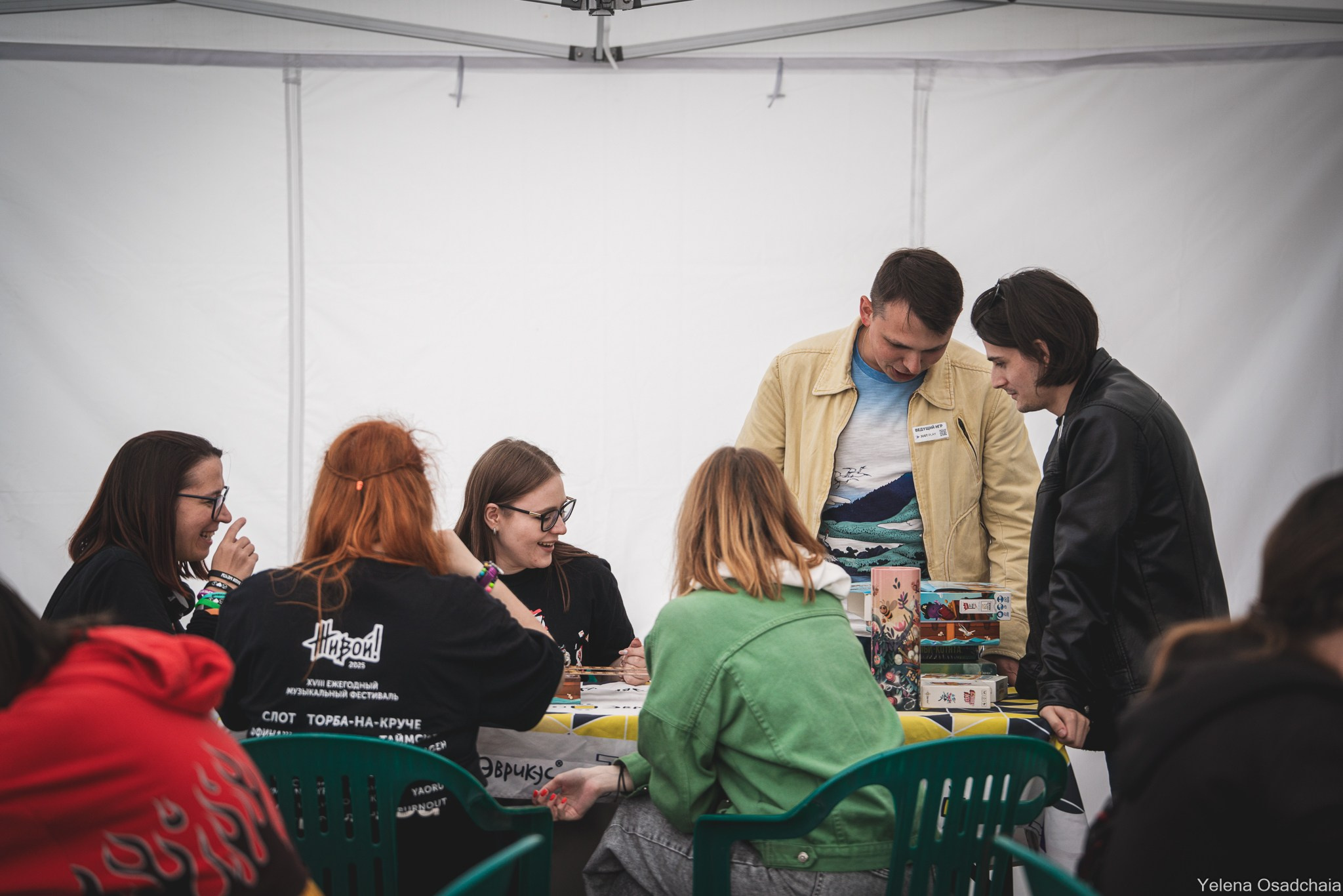 Живой 2025 — День 1. Елена Осадчая — фотографирую музыку на сцене и в жизни