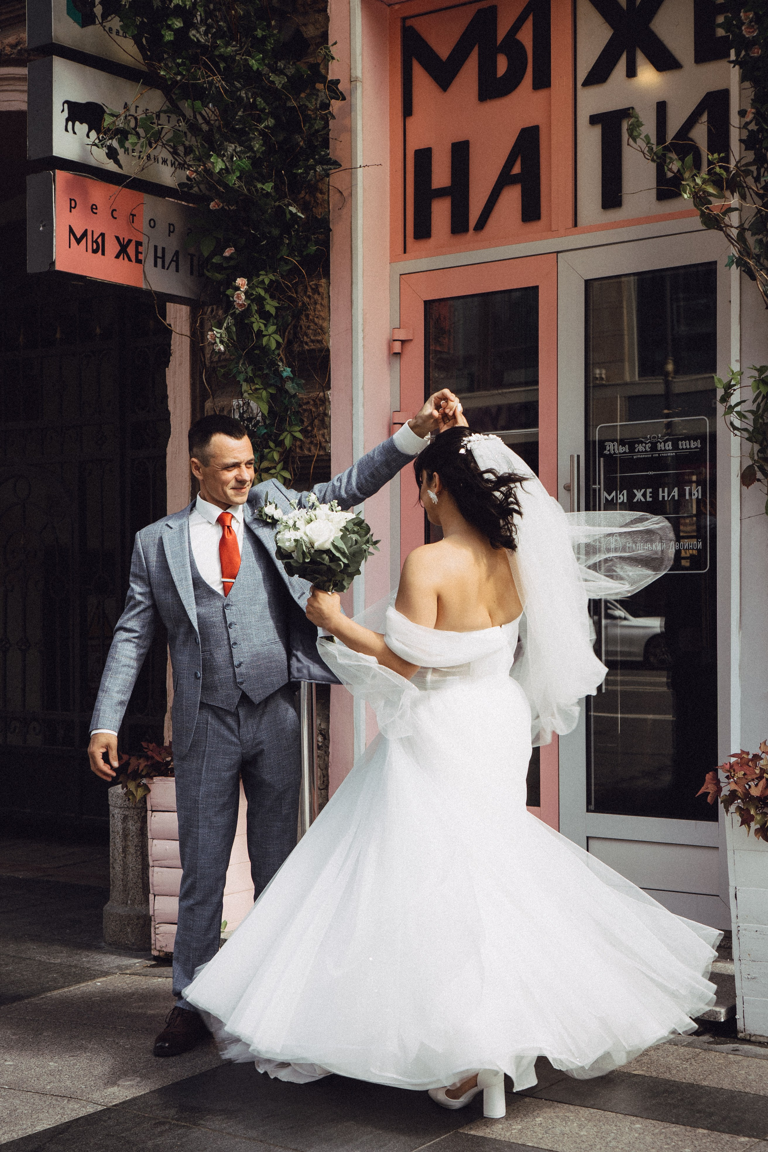 СВАДЕБНАЯ ПРОГУЛКА РЕСТОРАН МЫ ЖЕ НА ТЫ И ФОТОСЕССИИЯ С АВТОМОБИЛЕМ. Профессиональный фотограф, Санкт-Петербург — Виктория Богомолова
