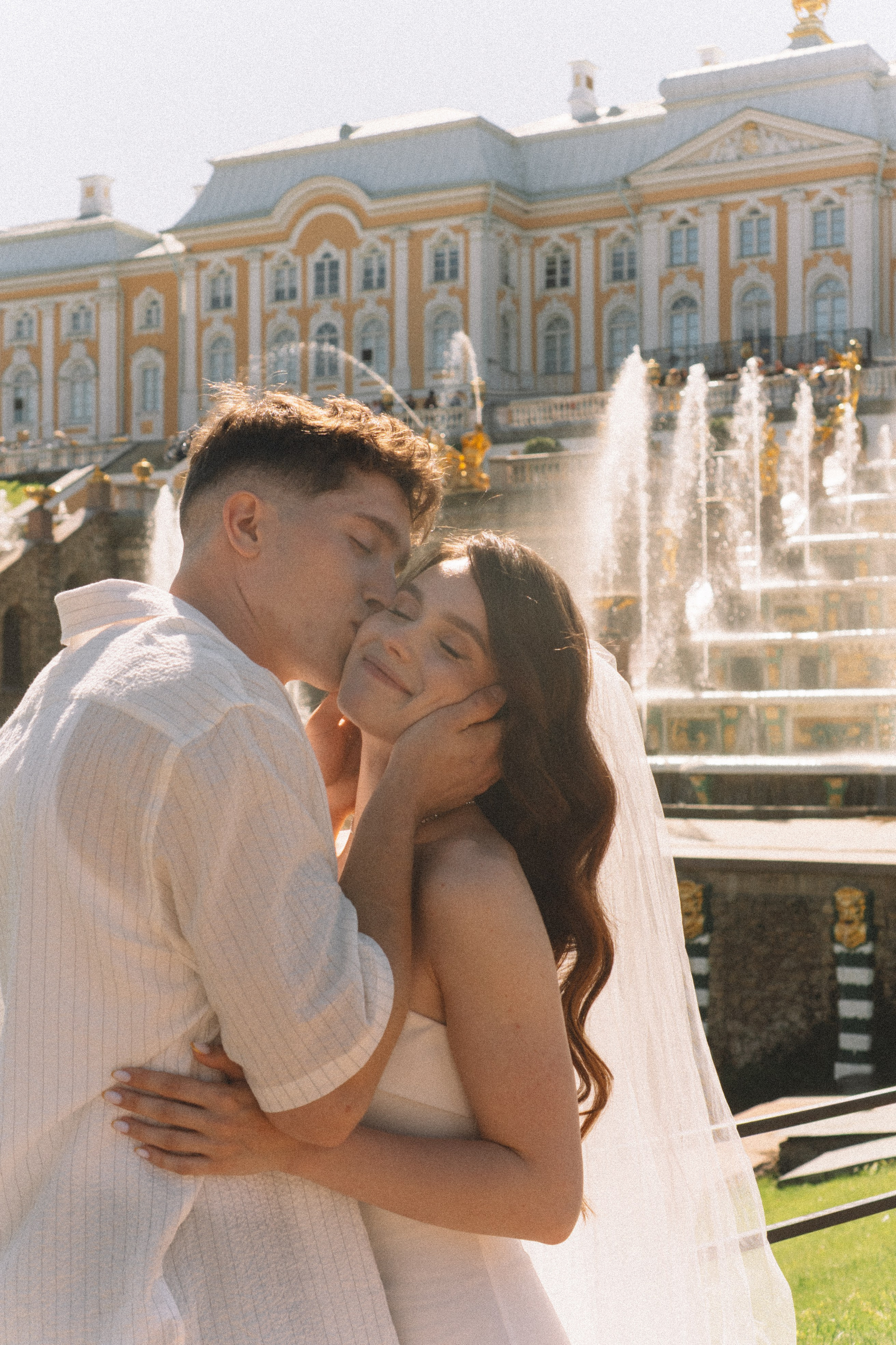 СВАДЕБНАЯ СЬЕМКА В ПЕТЕРГОФЕ И СЬЕМКА РЕПОРТАЖА В ЗАГСЕ ПЕТЕРГОФА. Профессиональный фотограф, Санкт-Петербург — Виктория Богомолова