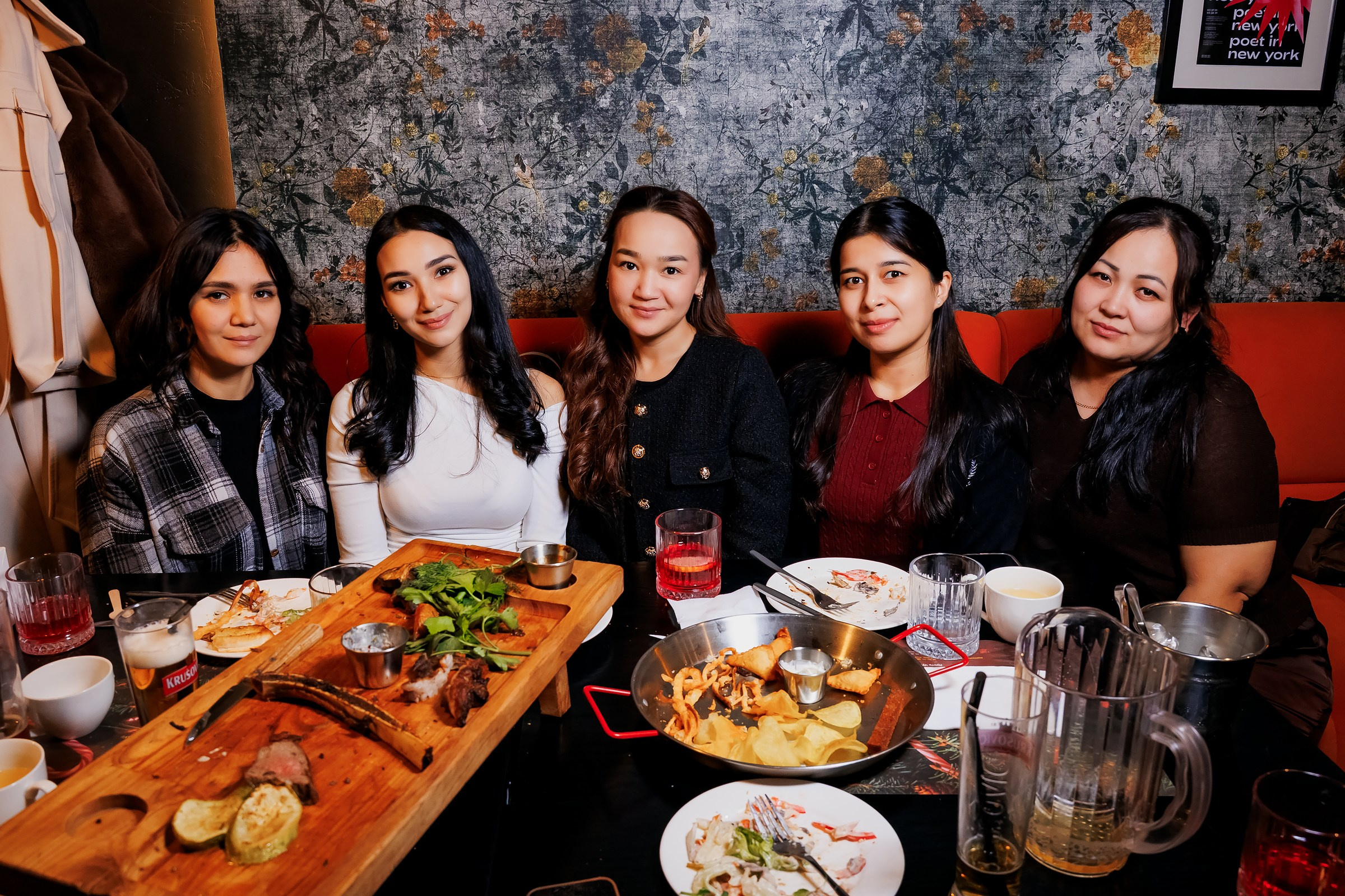 Chechil Pub в ТД Дана-Chechil Розыбакиева. Репортажный фотограф в Алматы Каюпов Сержан