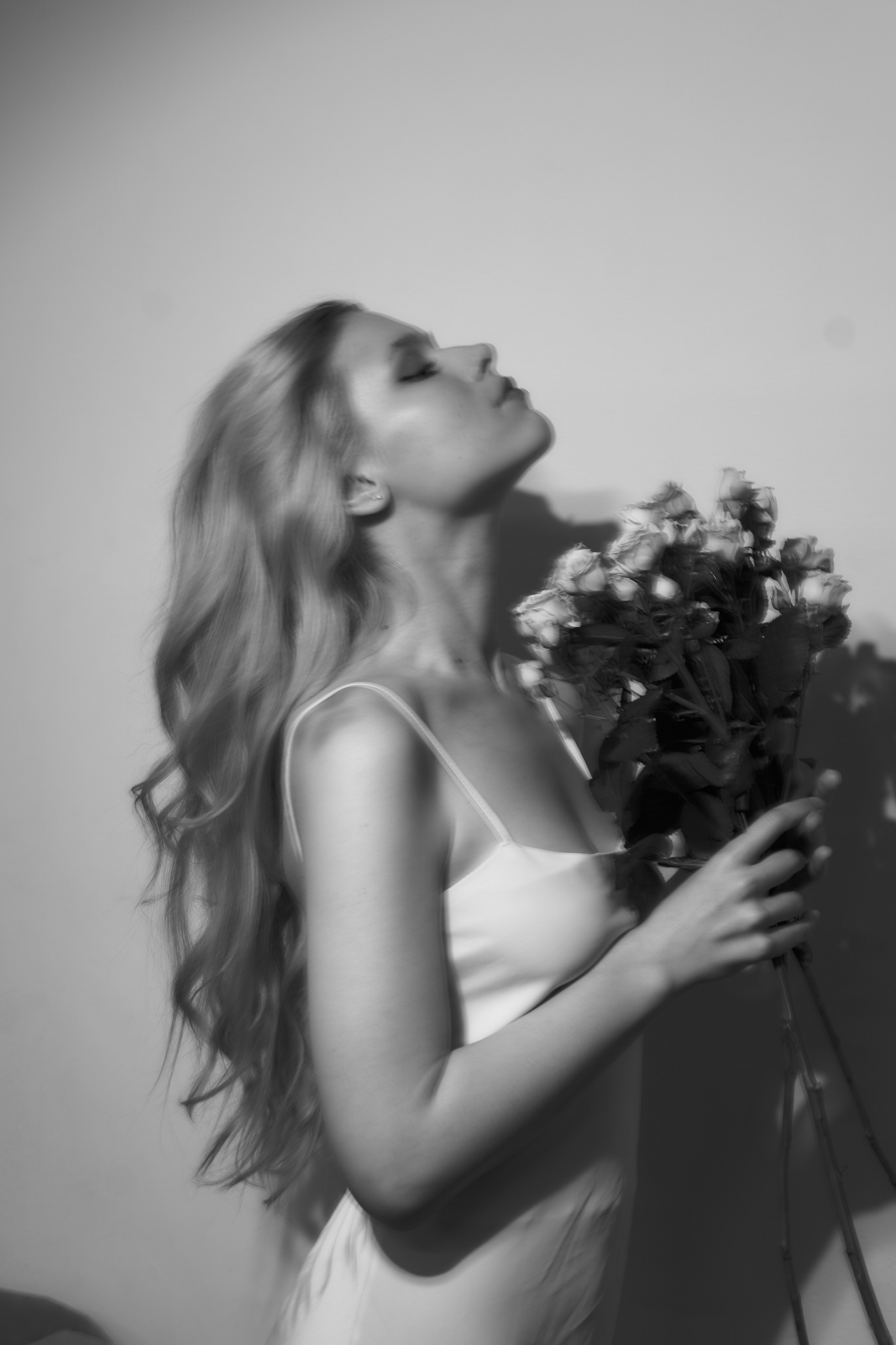 Нежная и дерзкая фотосессия в студии с девушкой блондинкой. Фотограф Наталья Воронина Москва