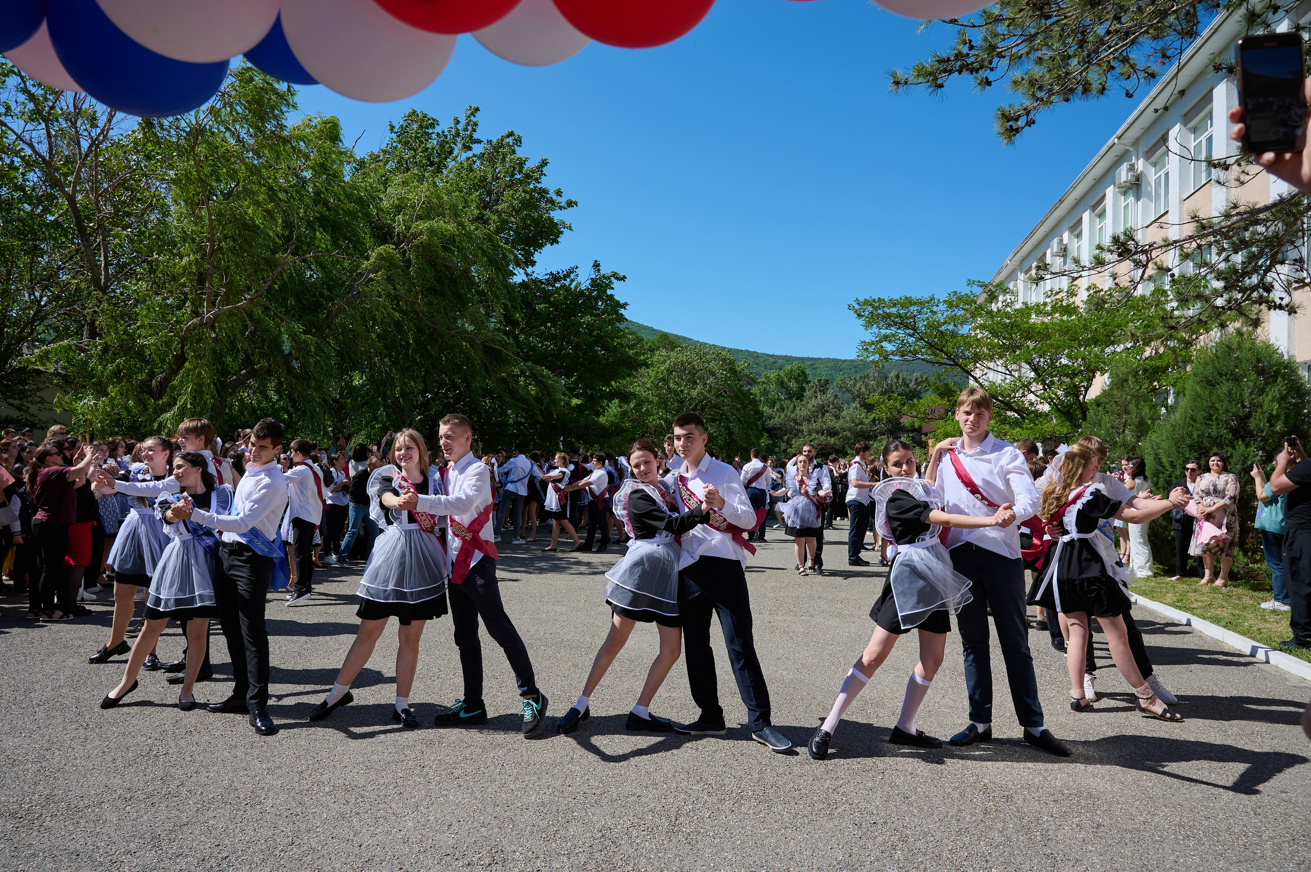 Последний звонок. Жизнь курорта Кабардинка в фотографиях
