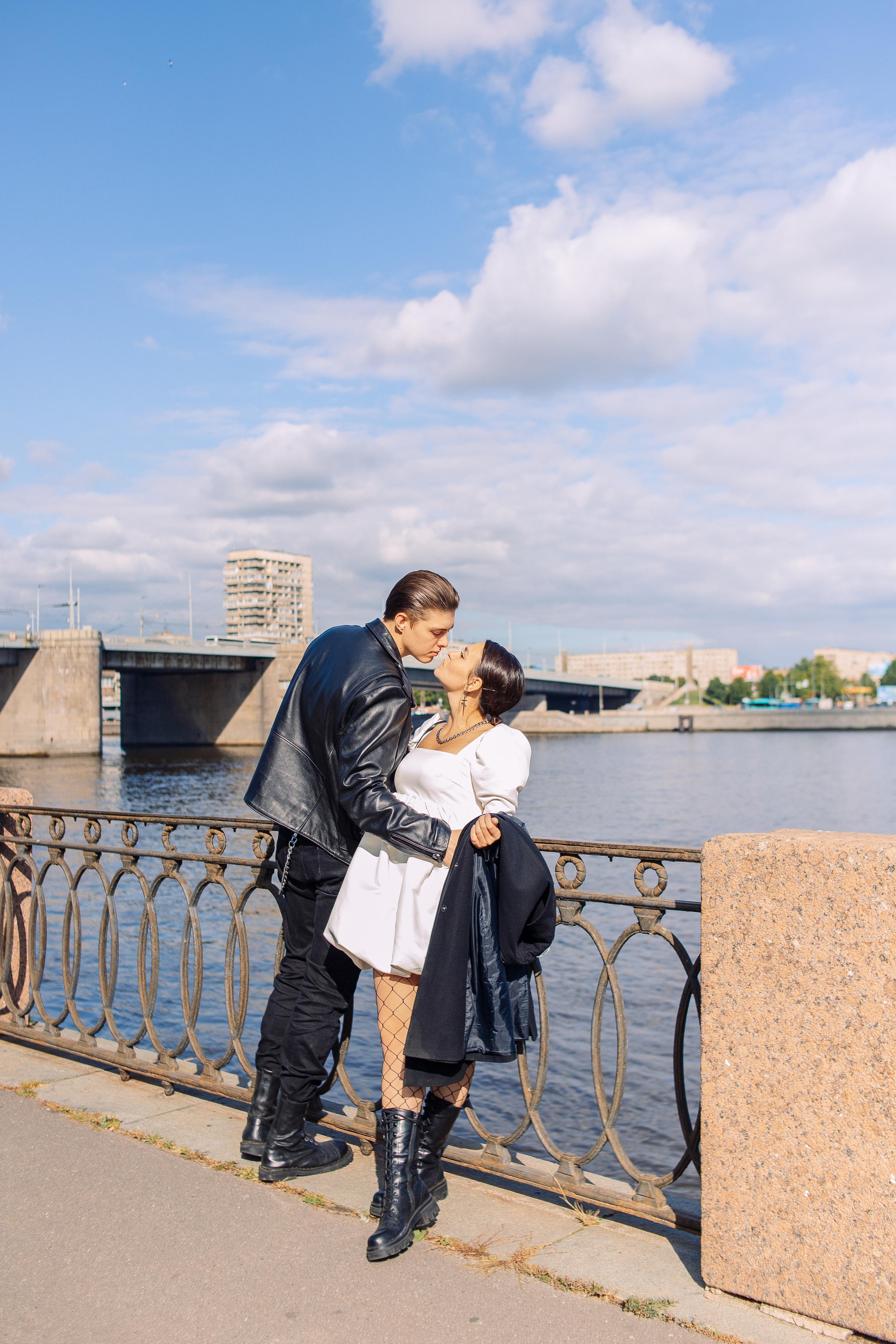 Свадебная прогулка по набережной в Санкт-Петербурге. Фотограф в Санкт-Петербурге, Анна Скворцова