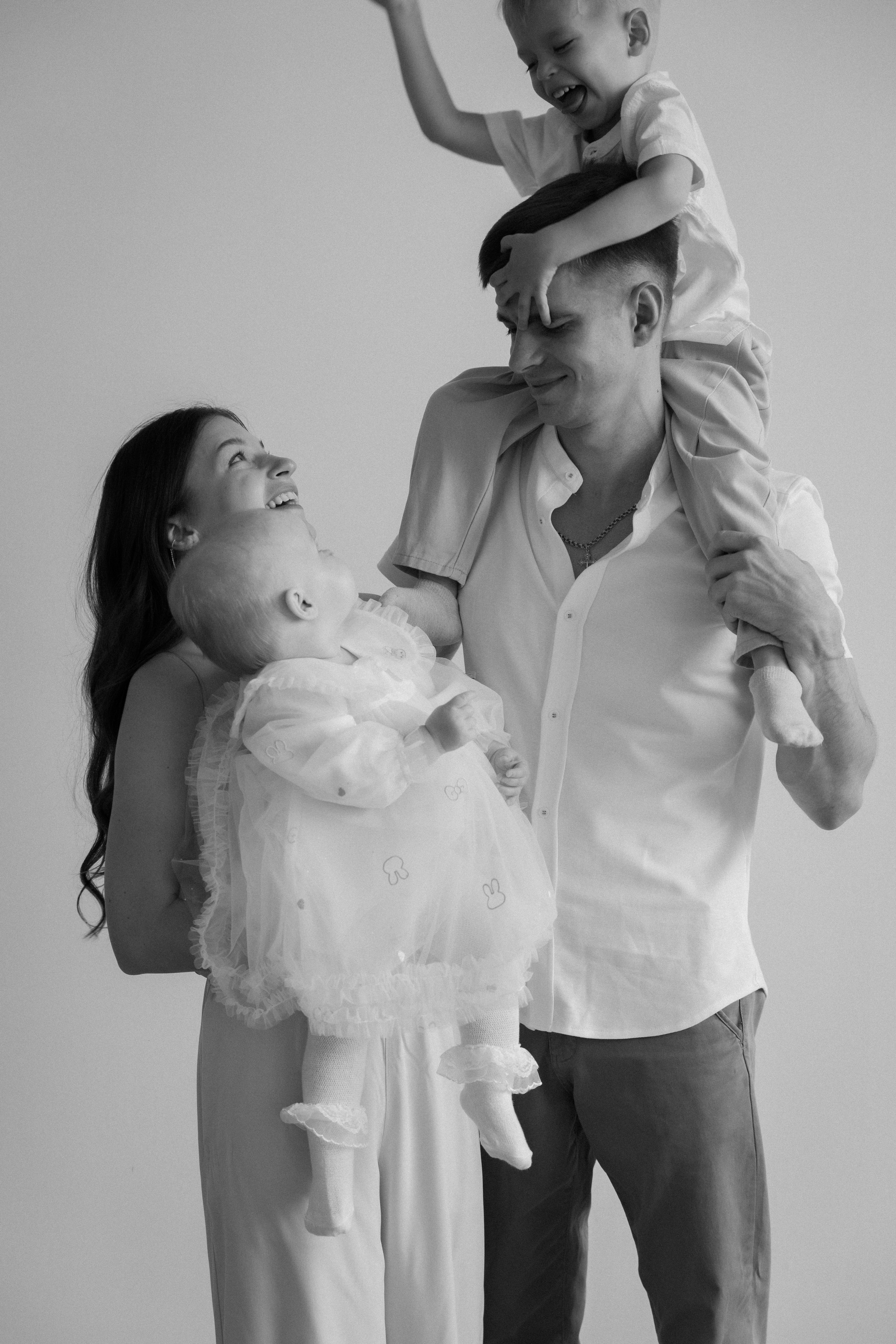 Павел + Анастасия + Демьян + Агата. Семейный и детский фотограф Юлия Шох