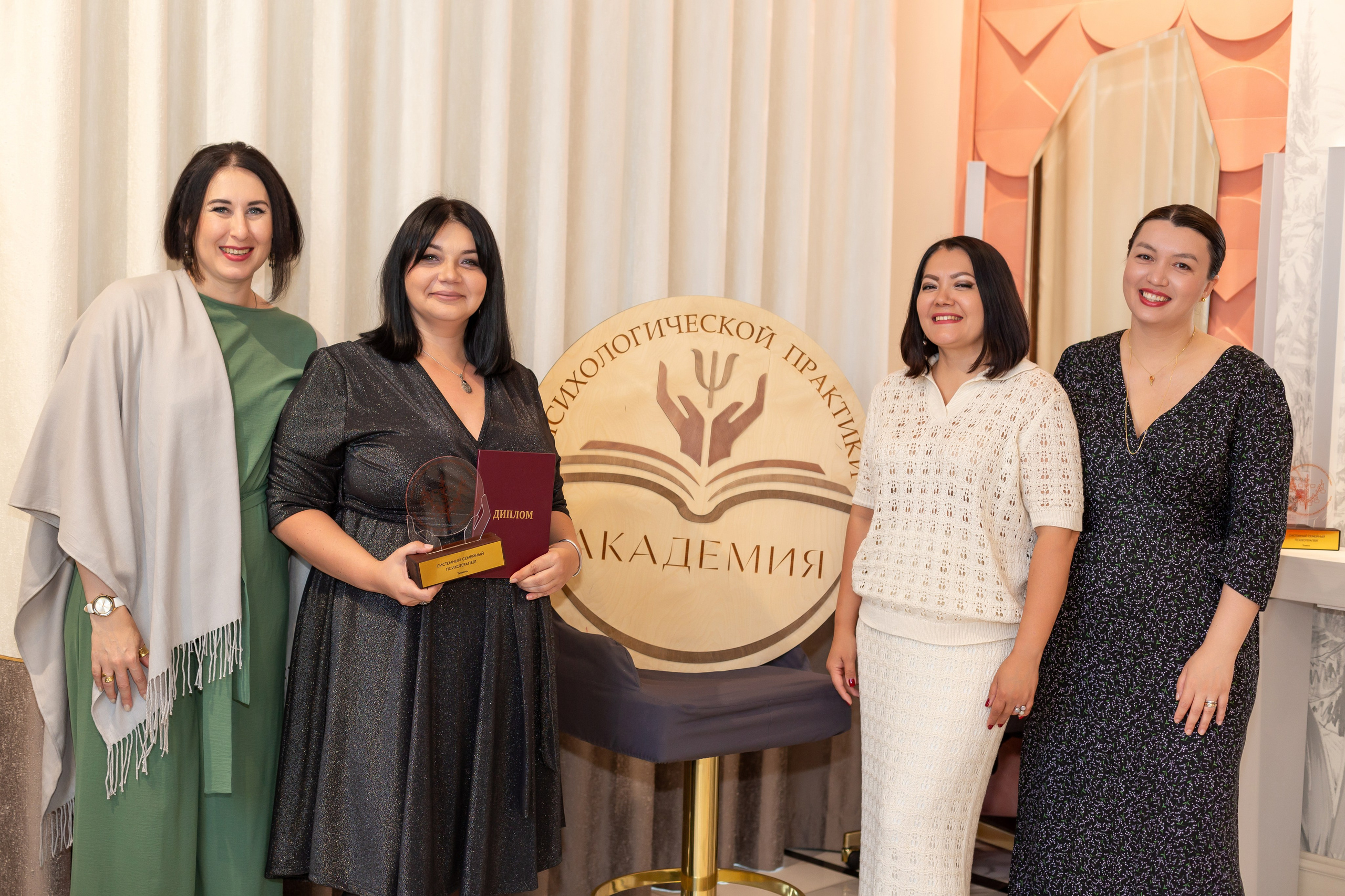 Выпускной курса психологов. Ирина Квасова | Фотограф в стиле VOGUE | Тюмень