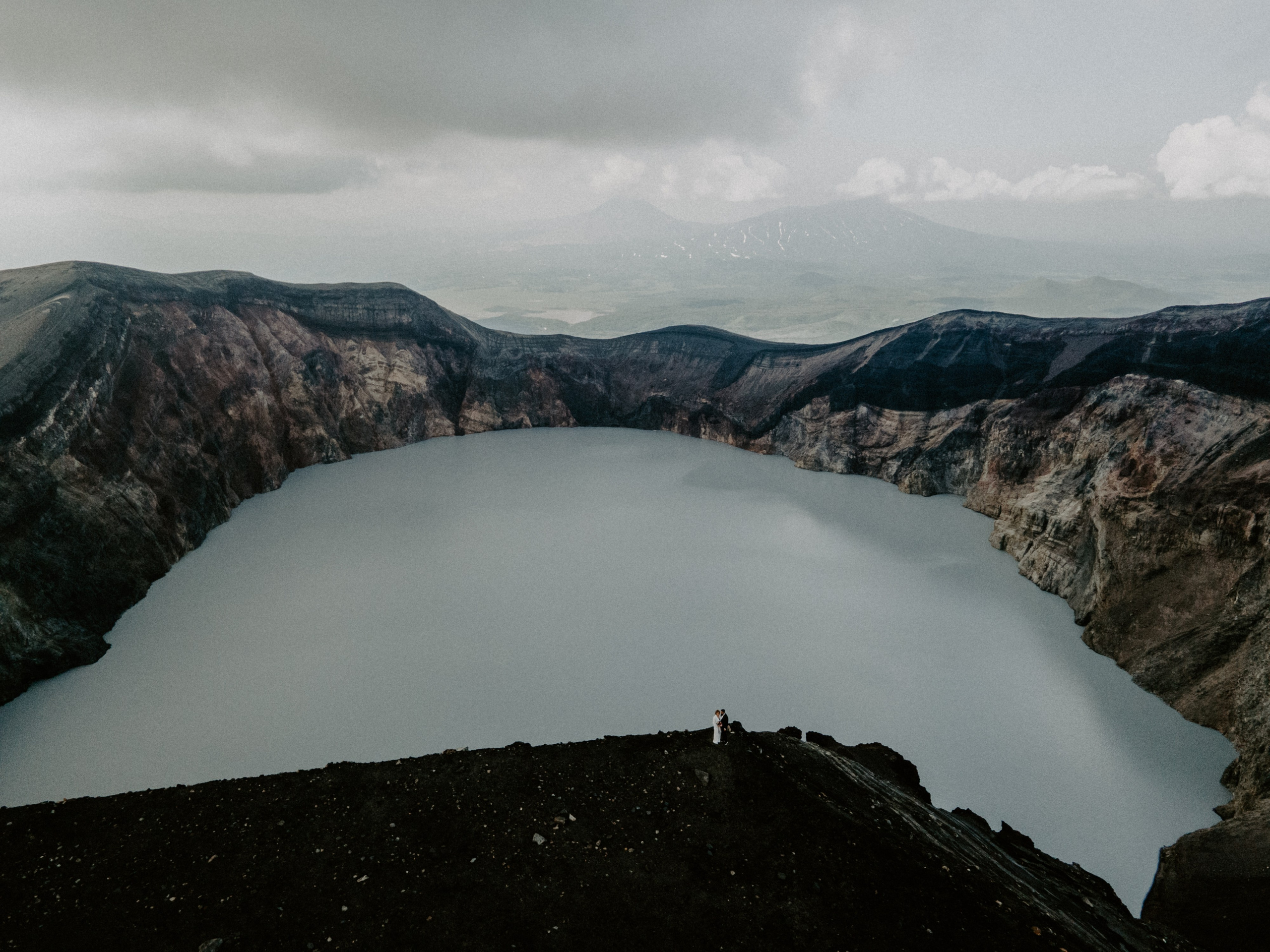 Ветролетный полет Вулкан Малый Семячик. Свадебное фото и видео на Камчатке. Туристические маршруты