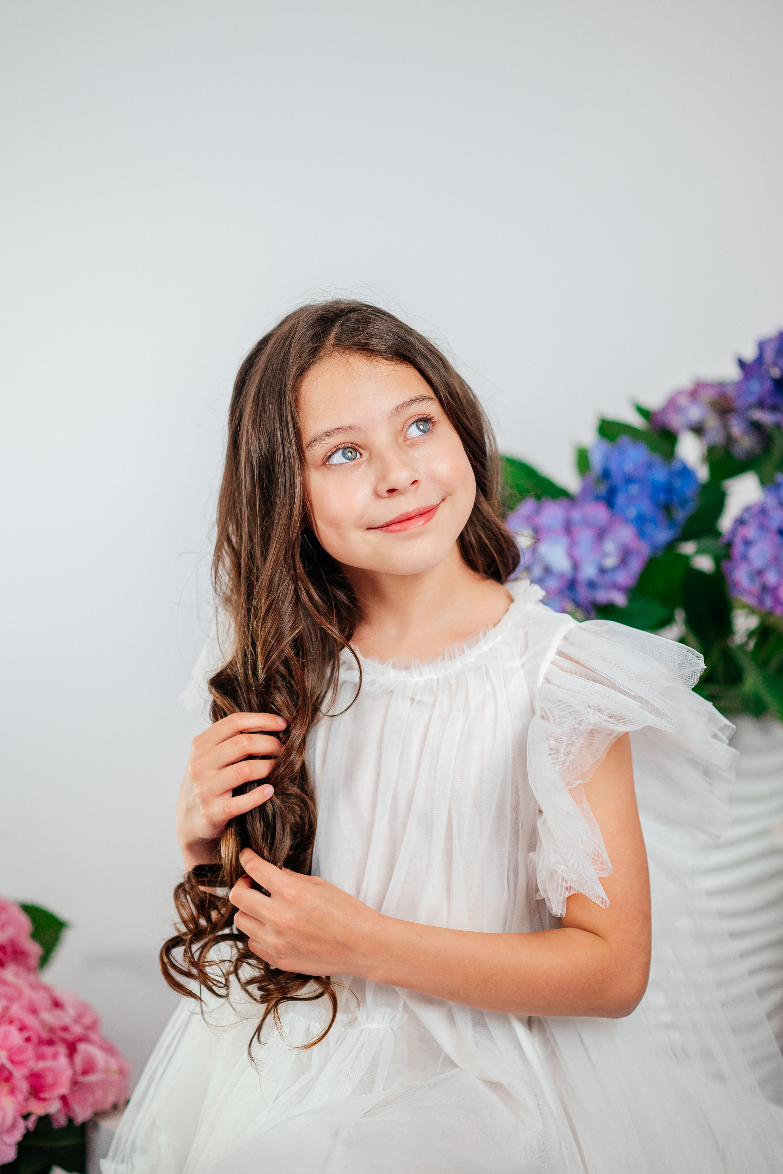 Вероника и гортензии. Семейный фотограф в Краснодаре