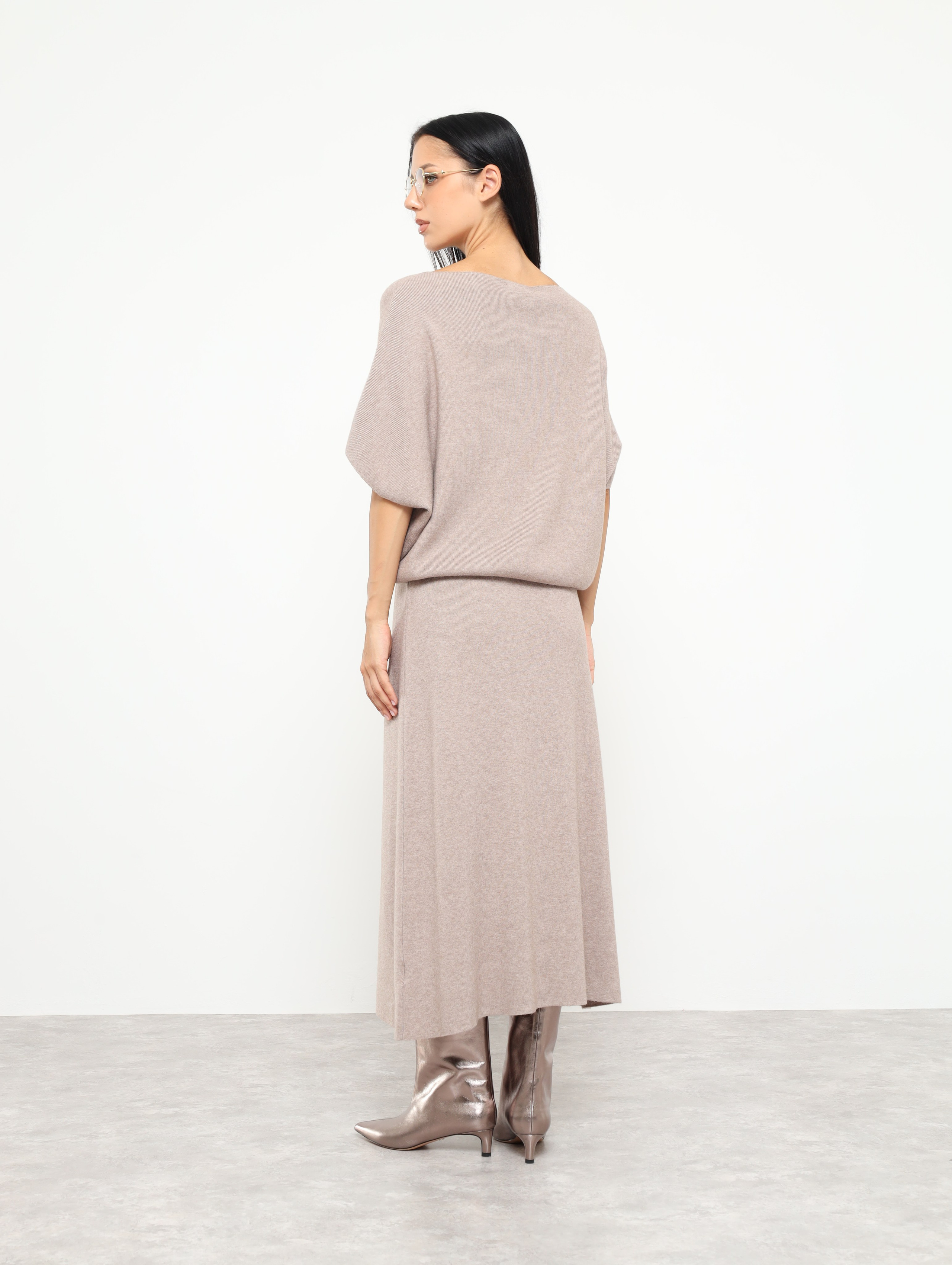 Белый фон. Нижняя одежда. Креативный фотограф Артём Йома