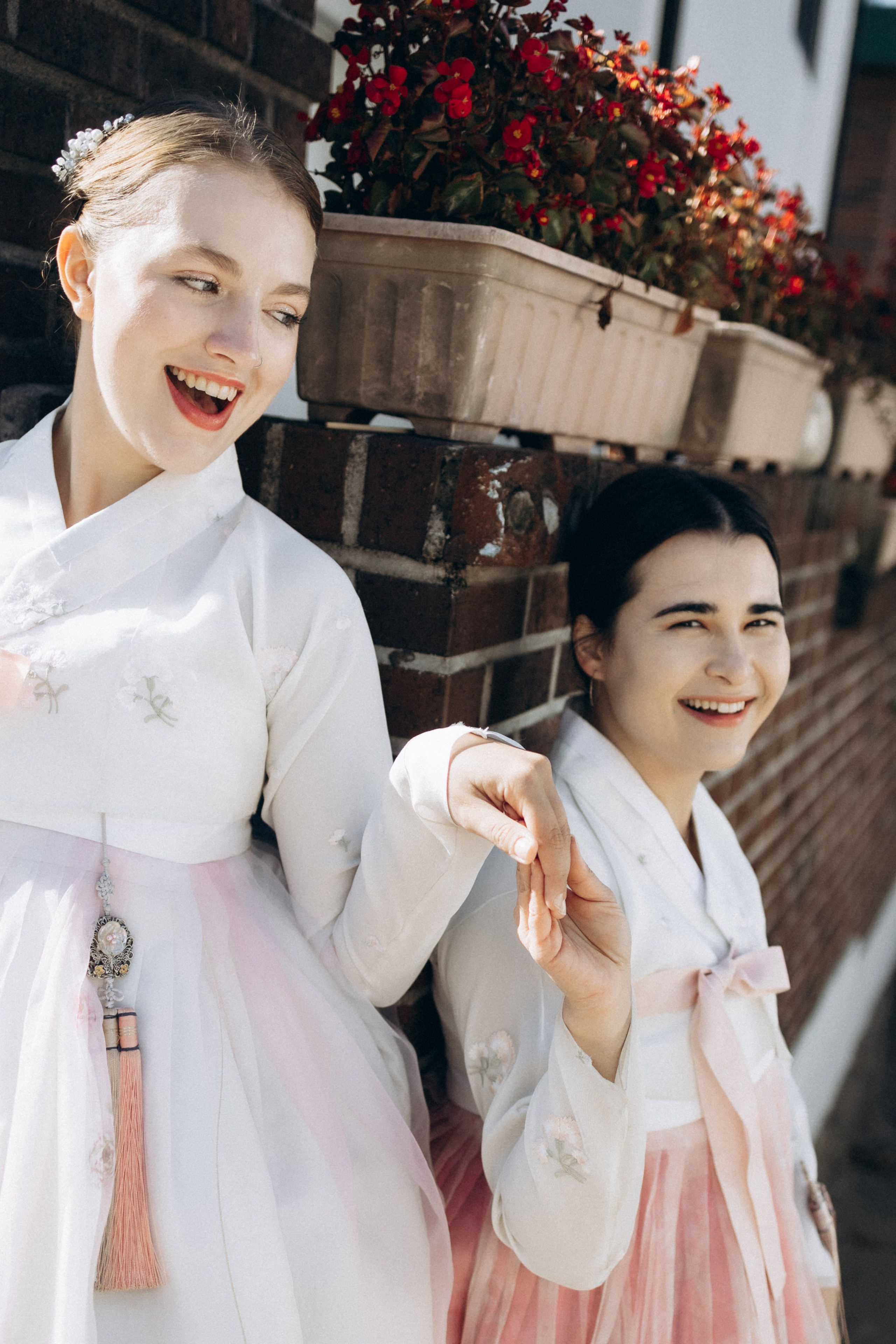 Фотосессия Маши и Саши в ханбоках. Фотограф Артем Бросов в Санкт-Петербурге и Дубае