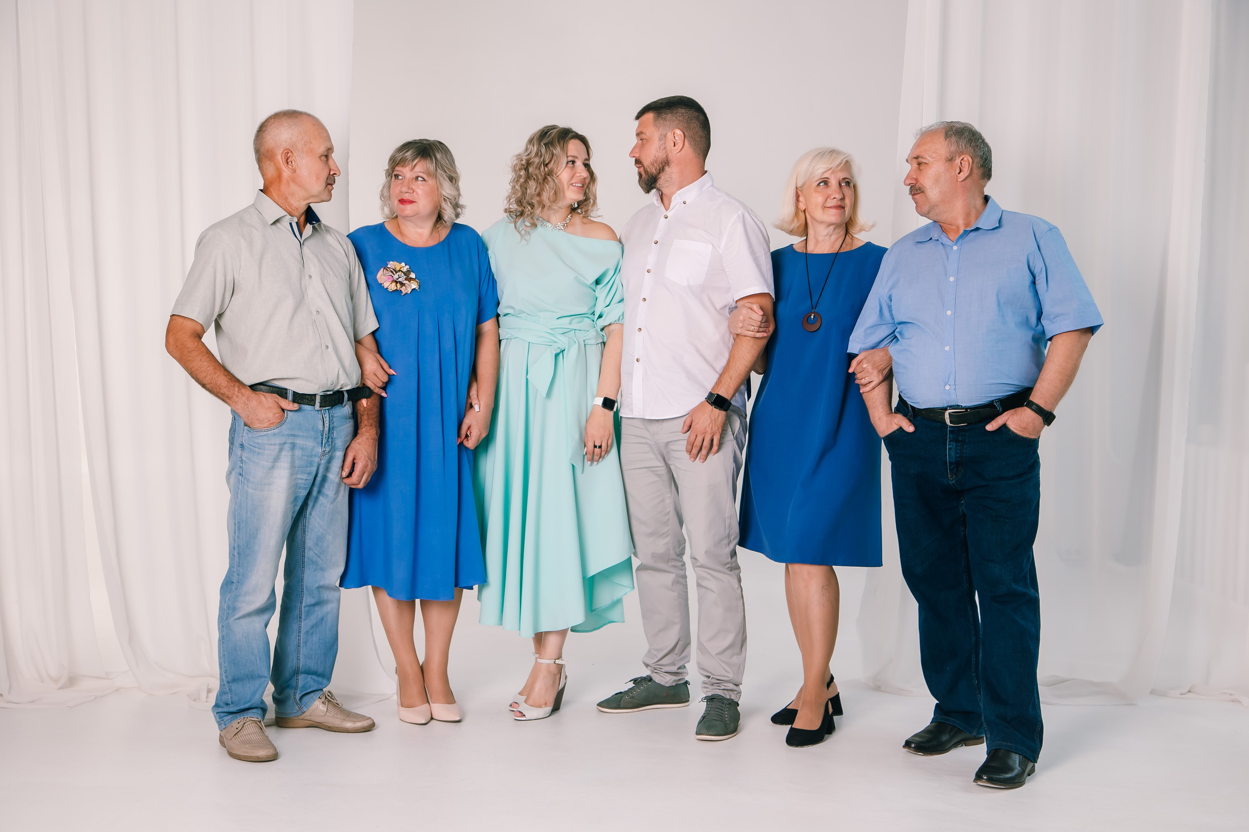 Фотосессия большой семьёй в студии в Екатеринбурге. Свадебный, семейный фотограф, контент съёмка. Екатеринбург. Елена Граф