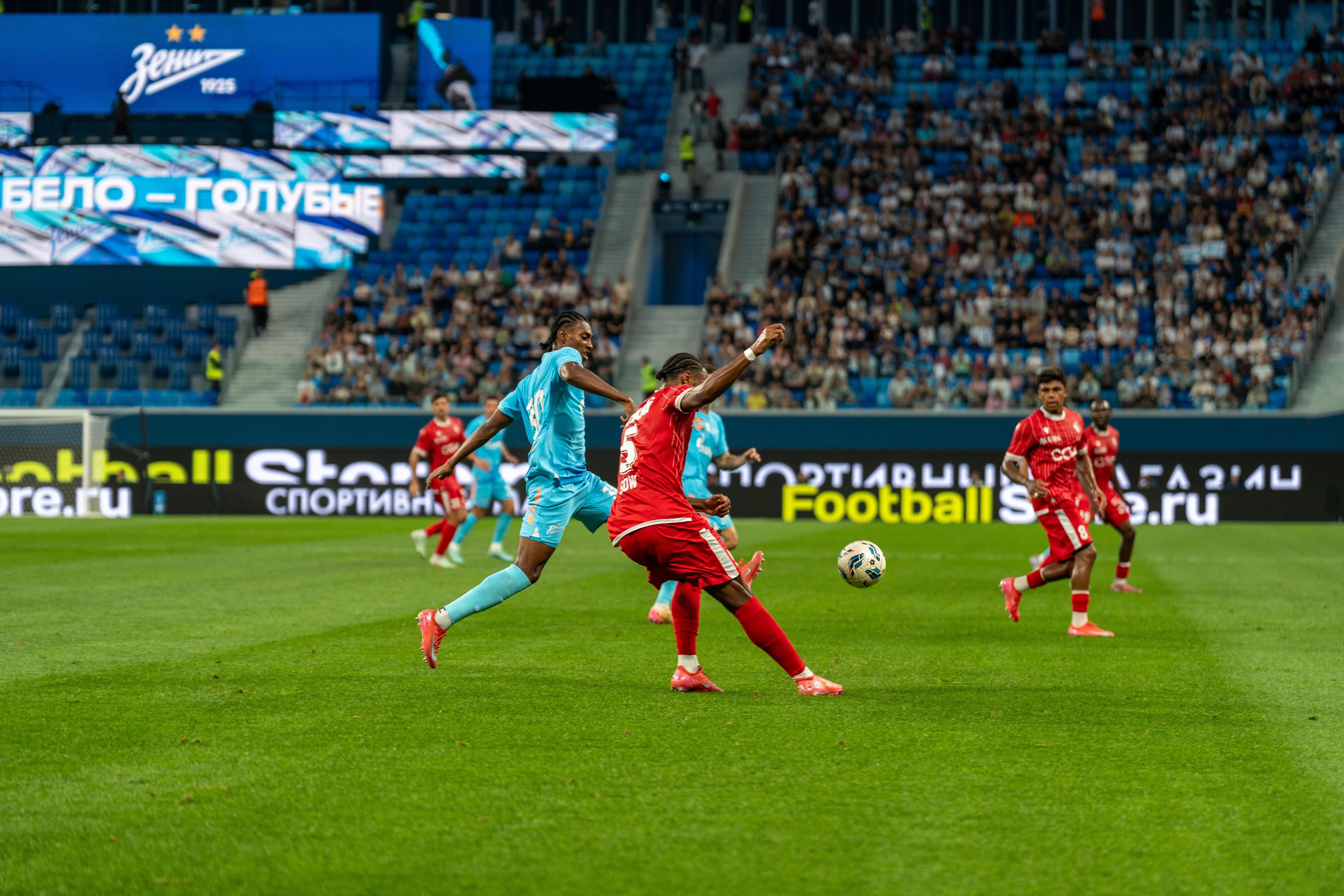 Спортивный фотограф Санкт-Петербург снимает матч «Зенит»–«Сьон»