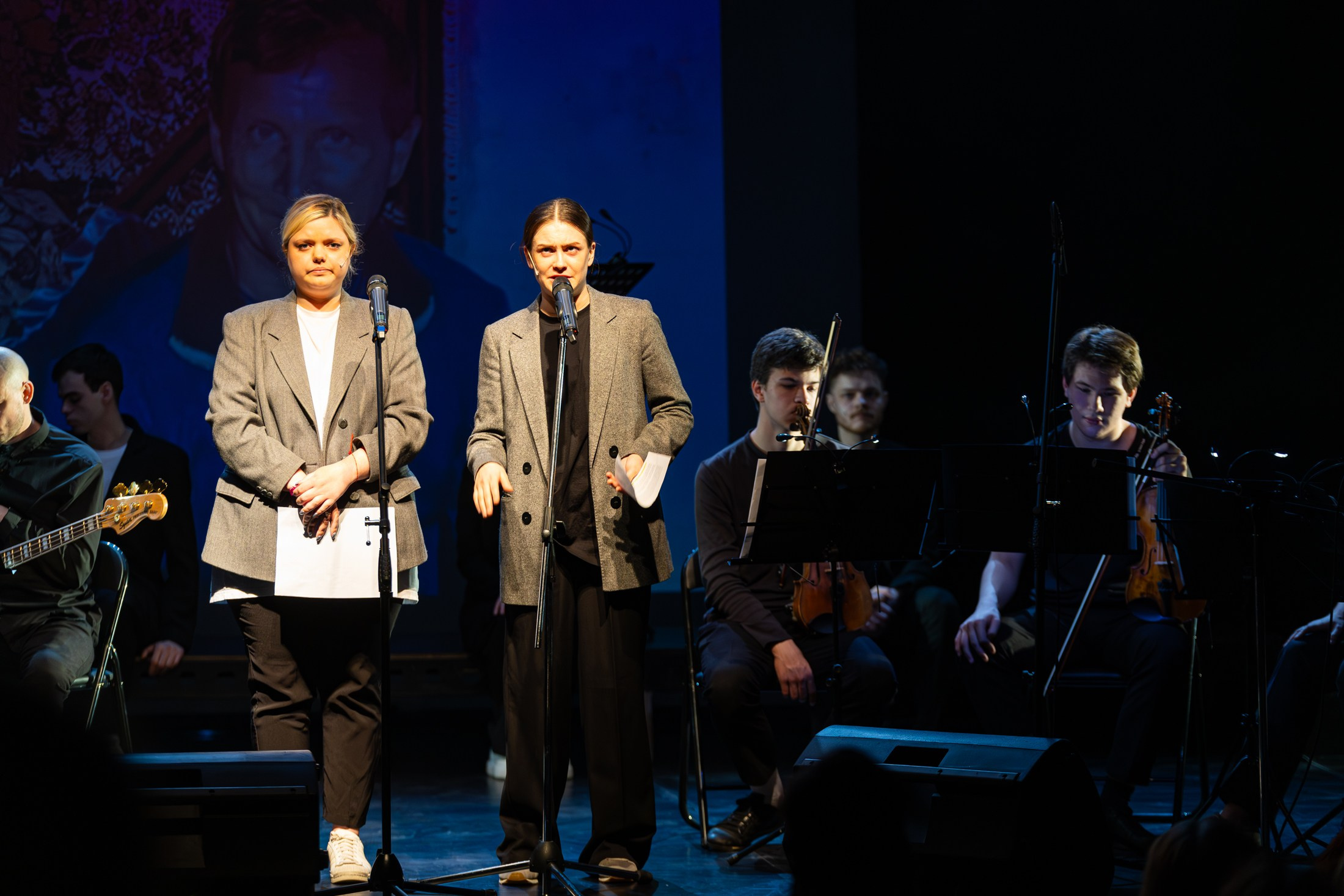 Театр Старый дом «И снова май». Фотограф Александр Поздняков  Новосибирск