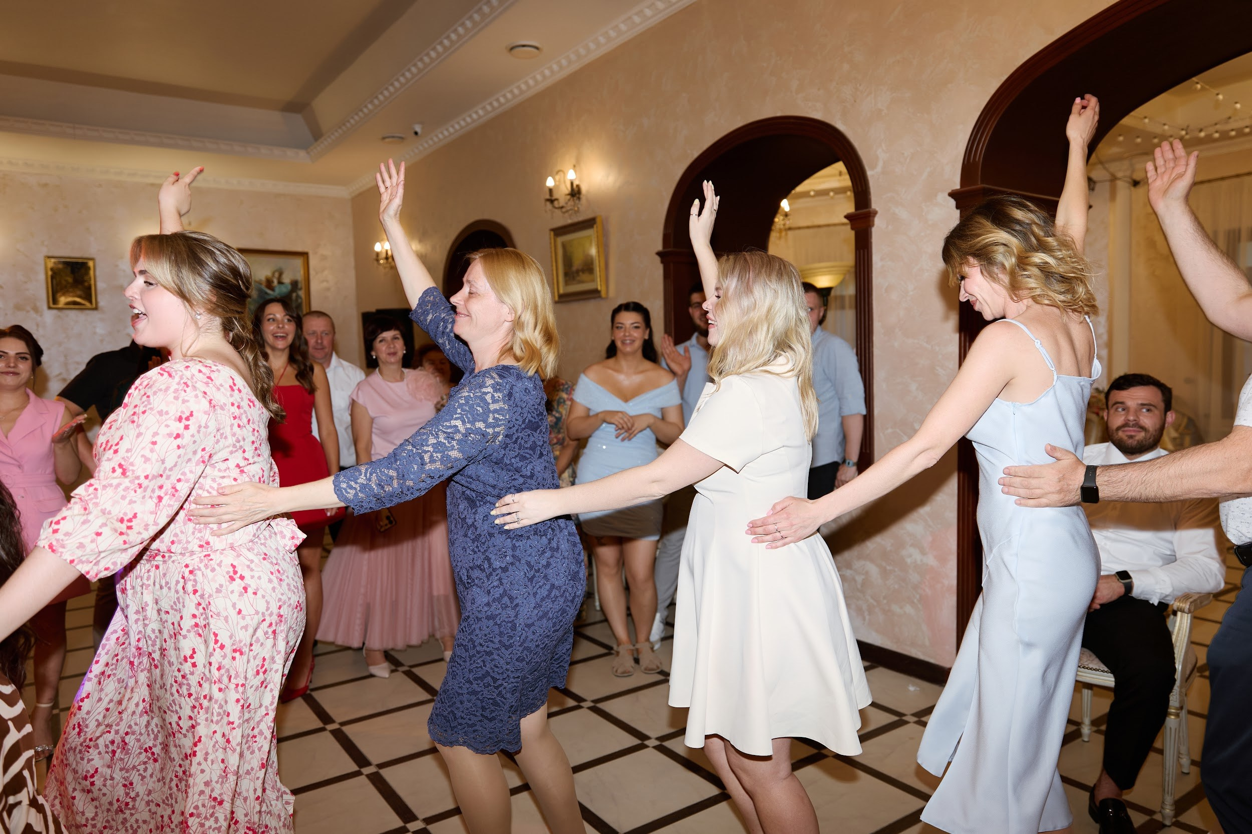 Свадьба Невеста Ведущая. Свадебный ведущий в Москве Саксофон на свадьбу