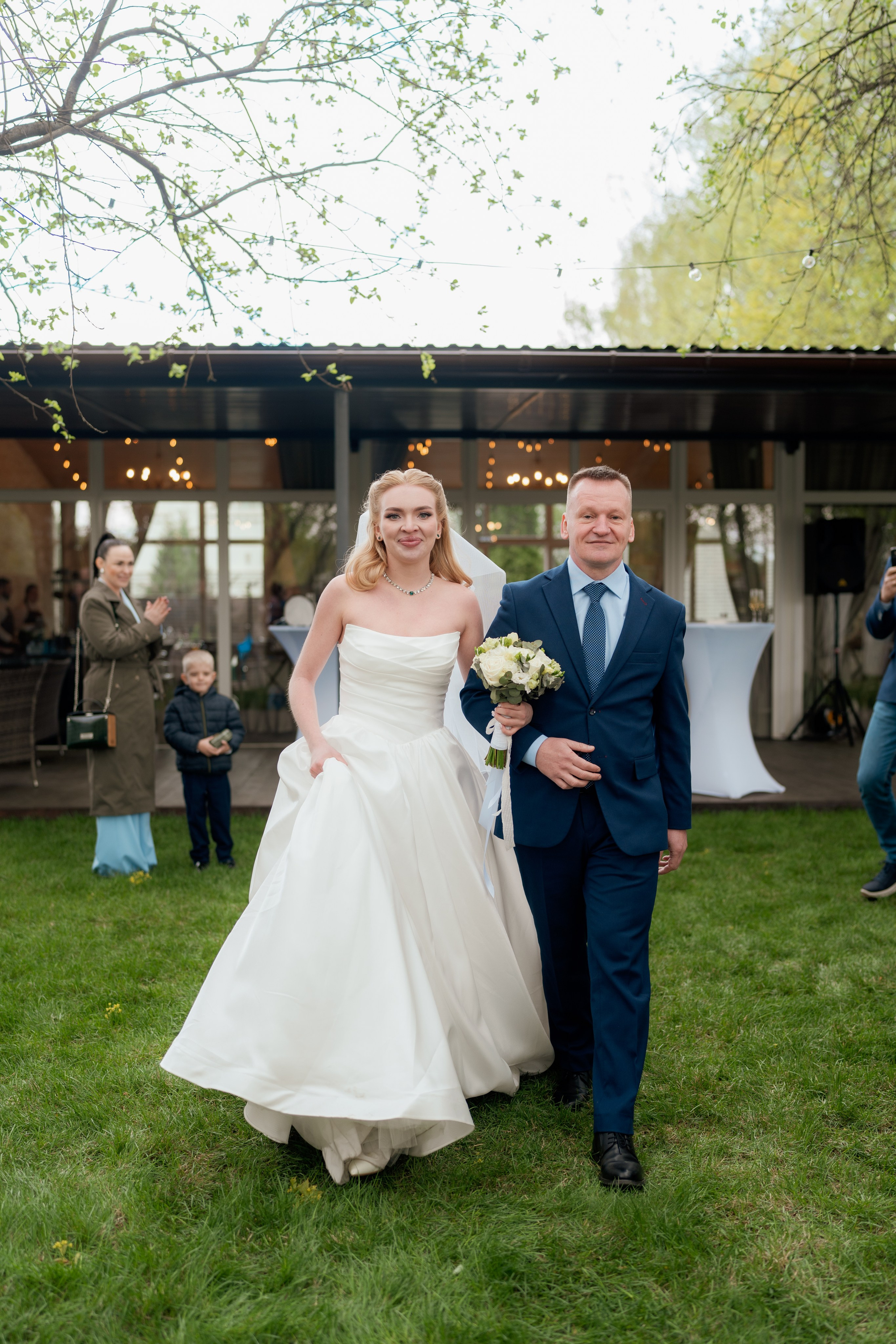 Алиса и Влад. Полный свадебный день (утро, усадьба, прогулка, выездная регистрация, банкет). Дата съемки 26.04.2025. Свадебный фотограф Москва