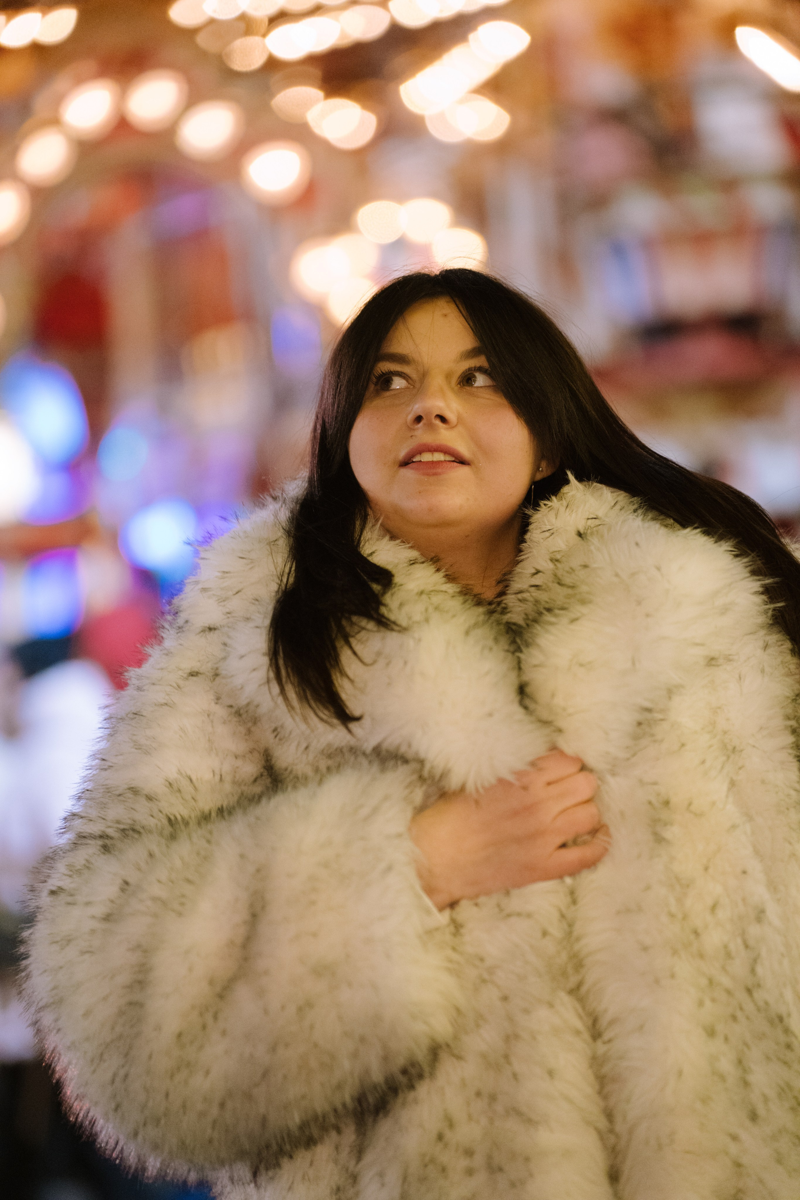 ПРОГУЛКА НА МАНЕЖНОЙ ПЛОЩАДИ ДЛЯ ДЕВУШКИ ПЕРЕД НОВЫМ ГОДОМ (НОВОГОДНЯЯ ФОТОСЕССИИЯ НА МАНЕЖНОЙ ПЛОЩАДИ). Профессиональный фотограф, Санкт-Петербург — Виктория Богомолова