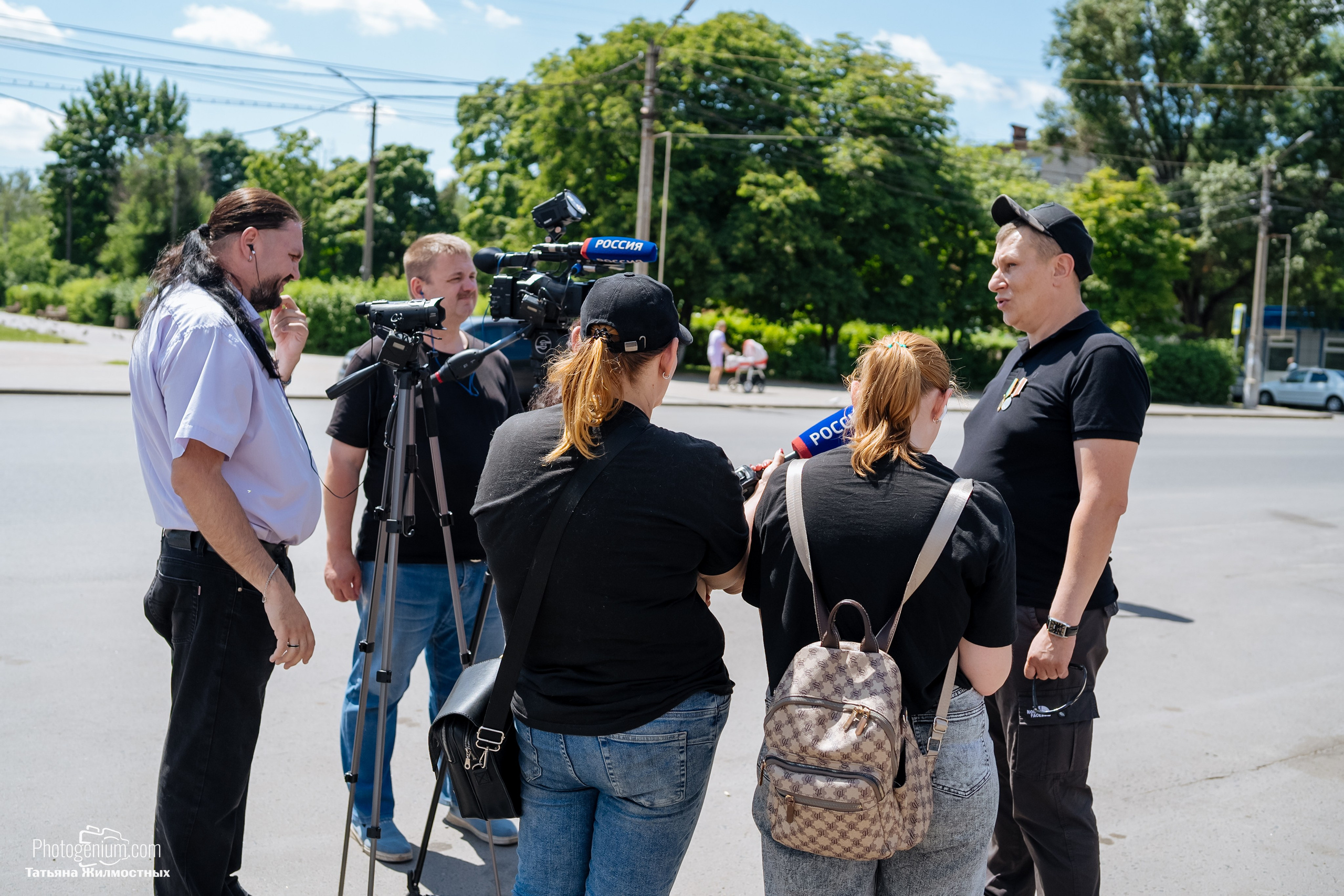 8 июня «Патриоты из Курска» сбор гуманитарной помощи у кинотеатра «Родина». Фотограф Нижний Новгород Татьяна Кейод